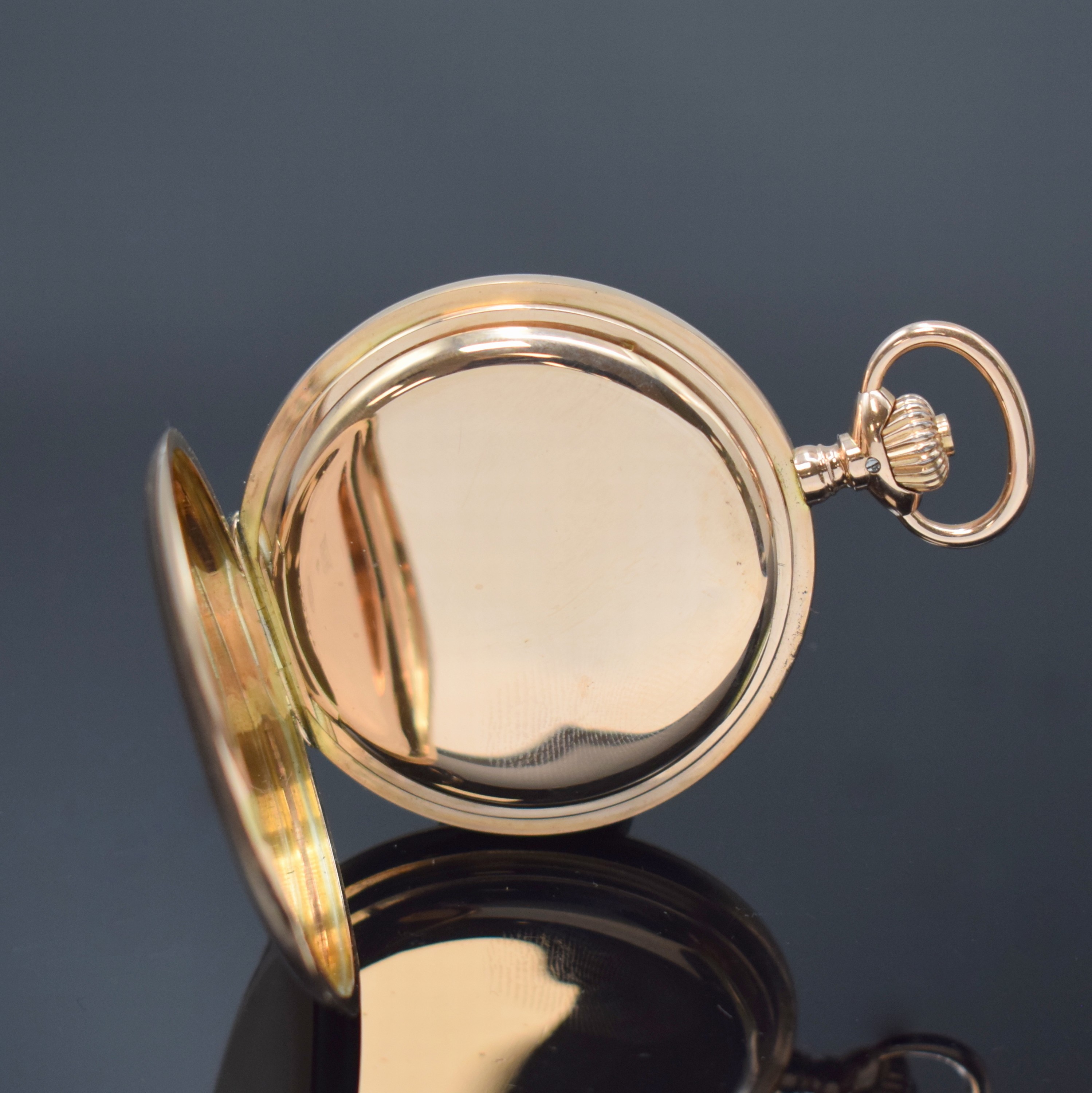 Detail d: IWC Herrensavonette in RG 585/000 Kaliber 66, Schweiz um 1913, glattes 3-Deckel Goldgeh., Cuv. l. dell., Emailzifferbl. m. Breguetzahlen und gold. ...
