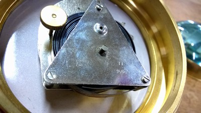 26918364b - Tischuhr / Kugeluhr, bez.: Smiths London, um 1970, Gehäuse farbloses Glas, Messing ...