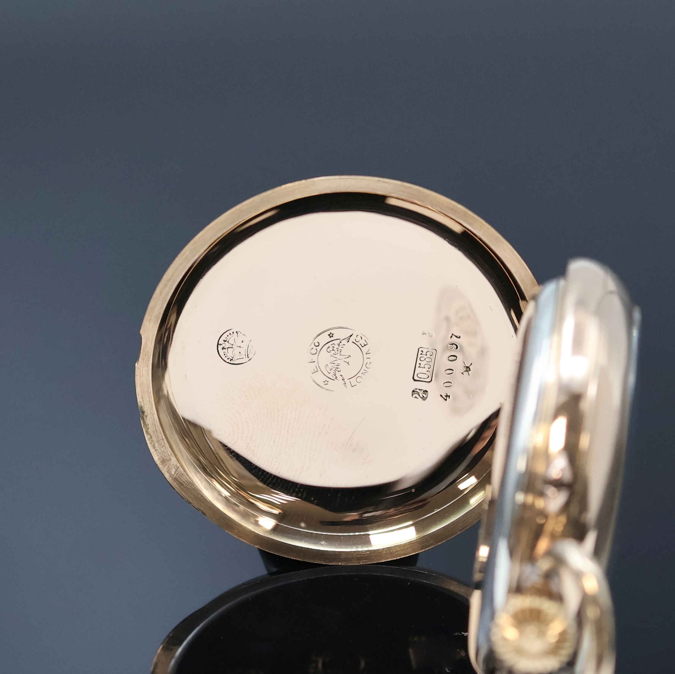 Detail b: LONGINES frühe offene Herrentaschenuhr in RG 585/000, Schweiz um 1900, glattes Geh., Rückdeckel m. Monogramm, Metallcuvette m. Medaillengravur, ...