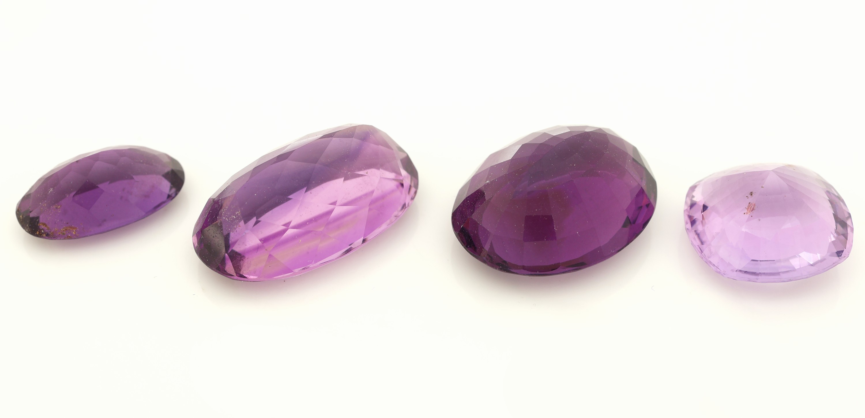 Detail b: Lot lose Amethyste in versch. Schliffformen zus. ca. 388 ct