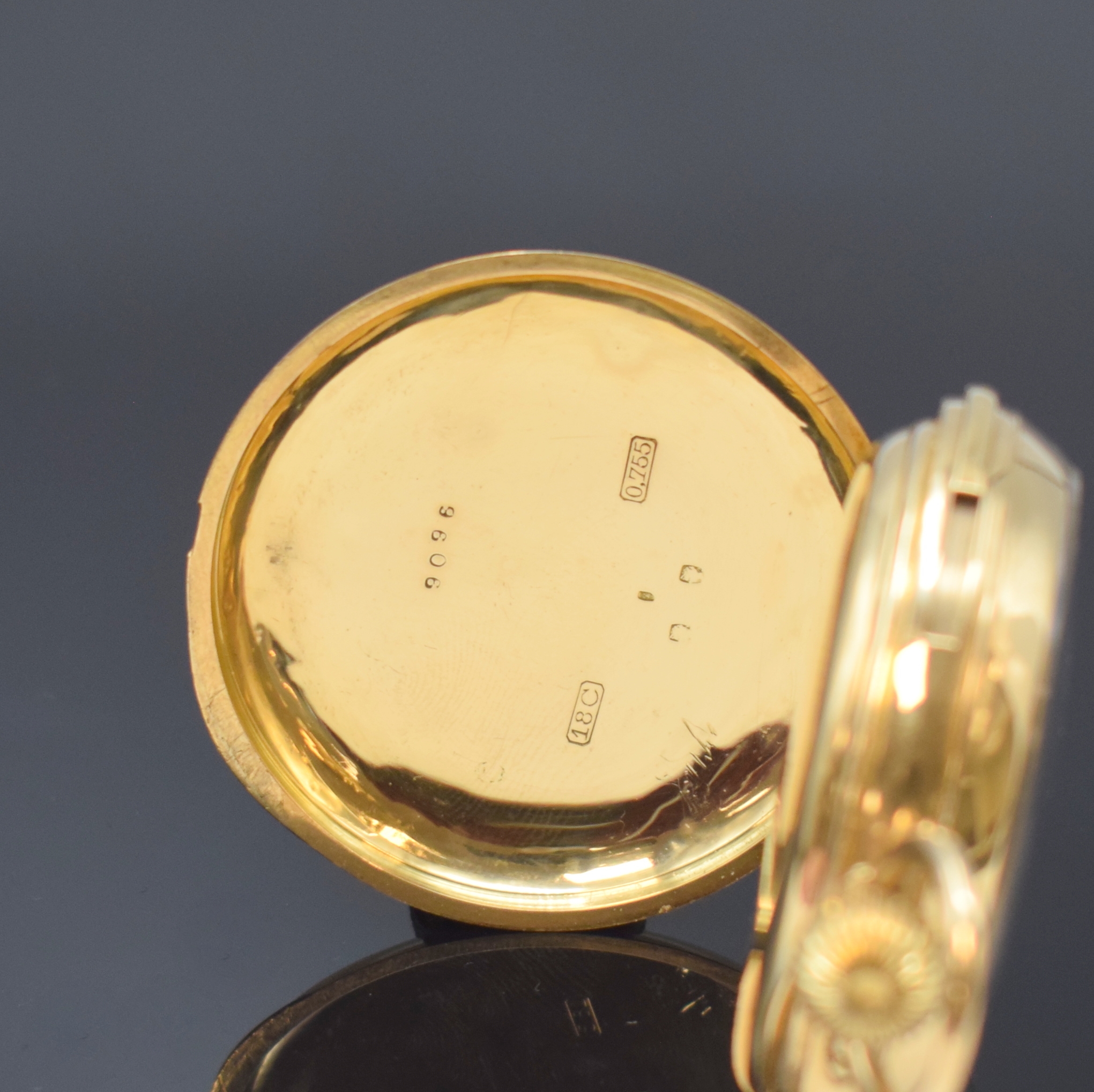 Detail b: Offene schwere Herrentaschenuhr mit Minutenrepetition in GG 755/000, Schweiz um 1900, glattes 2-Deckel Goldgeh. dell., Repetition durch Schieber bei ...