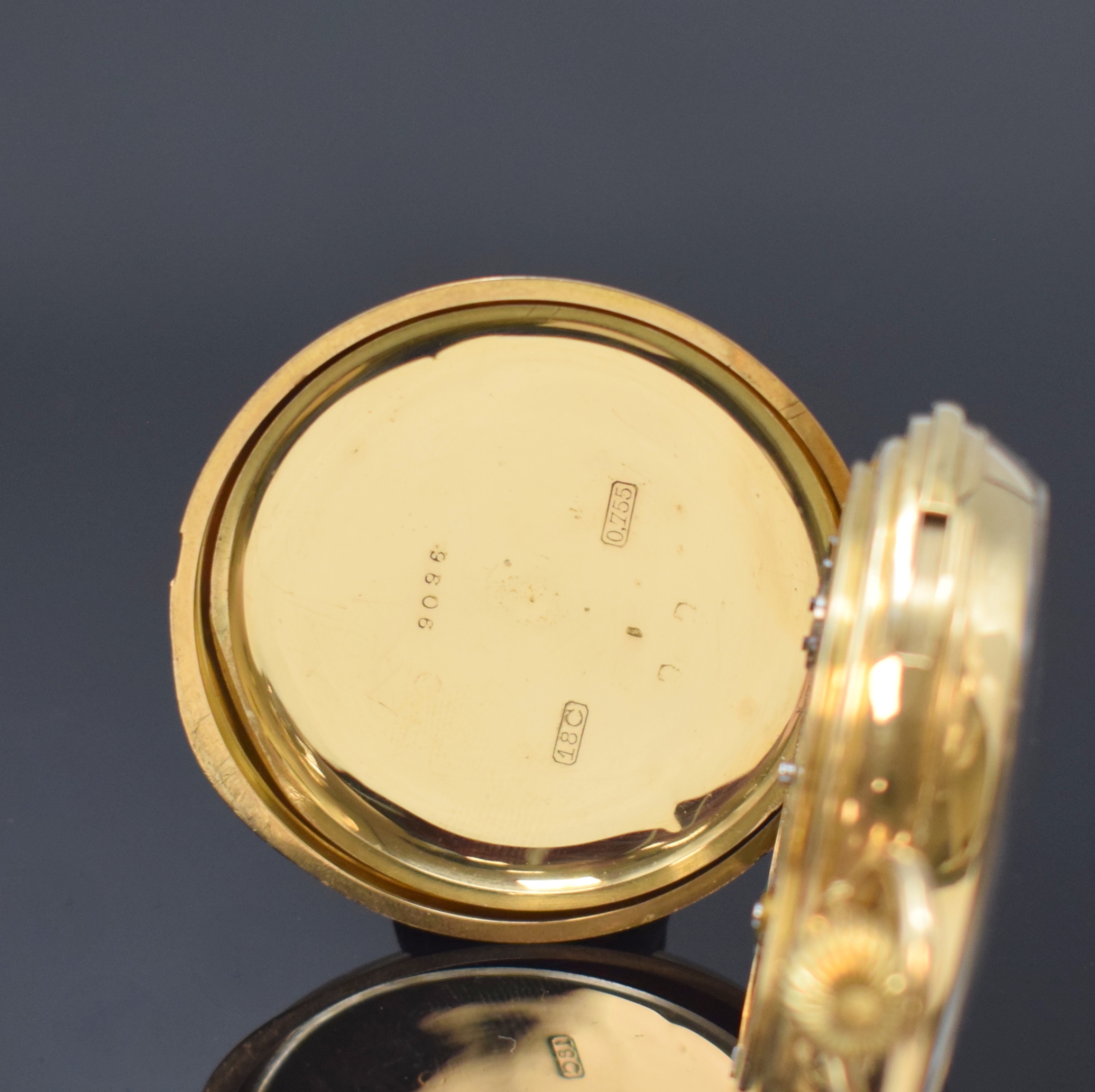 Detail d: Offene schwere Herrentaschenuhr mit Minutenrepetition in GG 755/000, Schweiz um 1900, glattes 2-Deckel Goldgeh. dell., Repetition durch Schieber bei ...