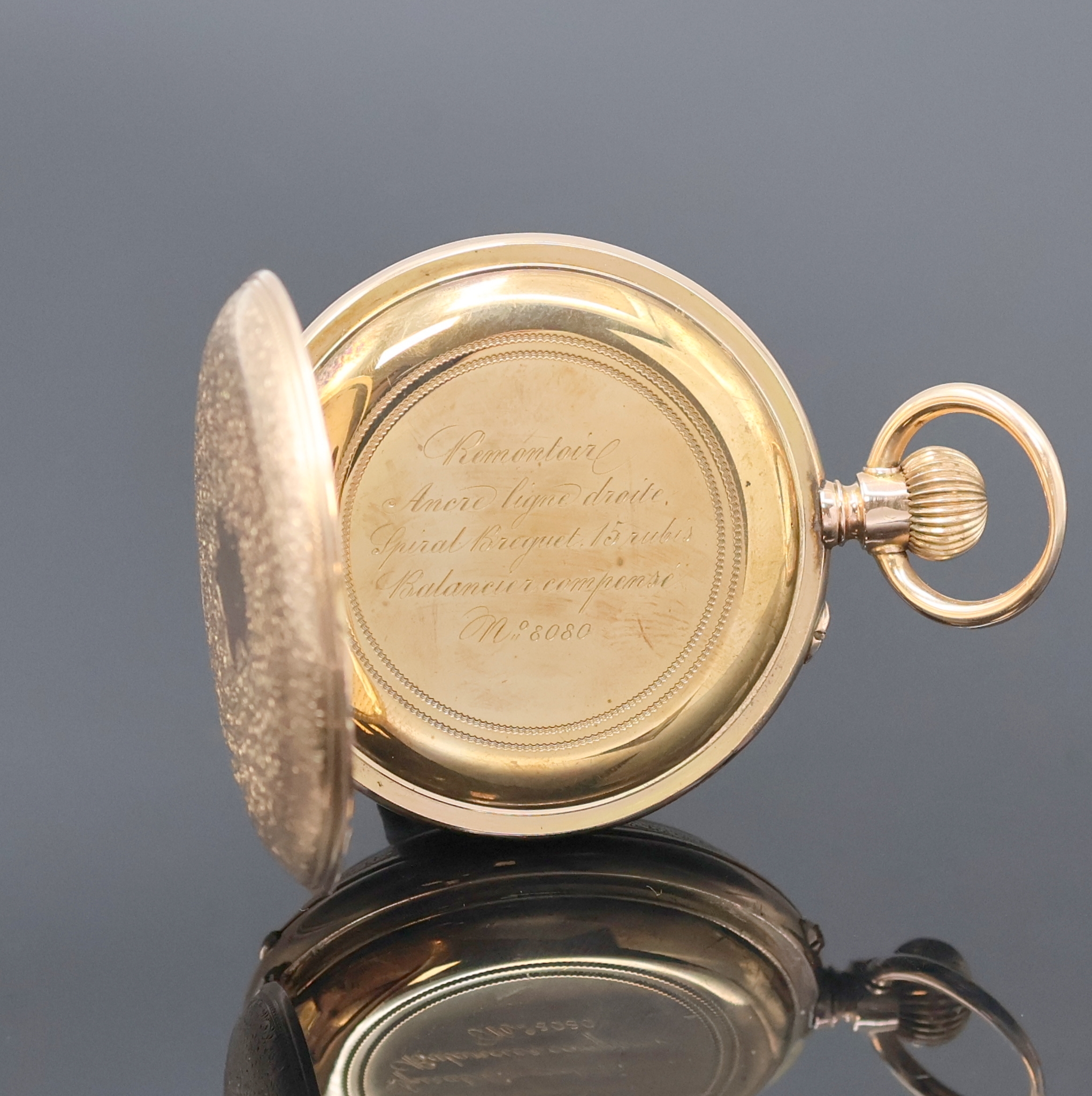 Detail b: Offene Taschenuhr in RG 585/000, Schweiz um 1900, grav. Geh. dell., Metallcuvette, Rückdeckel m. Monogrammspiegel, Emailzifferbl. m. röm. Zahlen, ...