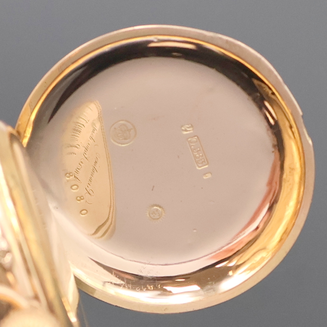 Detail c: Offene Taschenuhr in RG 585/000, Schweiz um 1900, grav. Geh. dell., Metallcuvette, Rückdeckel m. Monogrammspiegel, Emailzifferbl. m. röm. Zahlen, ...
