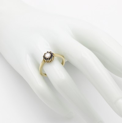 26918597b - Ring mit Brillant und Saphiren, GG 585/000, Brill. ca. 0.25 ct Weiß/p umfasst v. ...