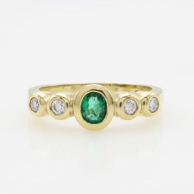 Image Ring mit Smaragd und Brillanten, GG 585/000, ovaler Smaragd, 4 Brill. zus. ca. 0.20 ct ...
