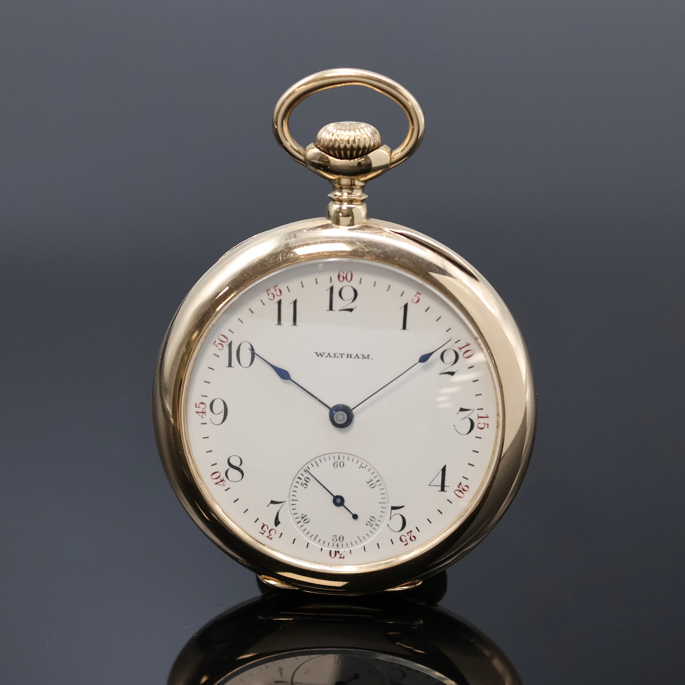 WALTHAM offene Herrentaschenuhr in GG 585/000, USA um 1901, glattes Geh., Rückdeckel m. Monogramm, Goldcuvette m. Widmung, Emailzifferbl. m. arab. ...