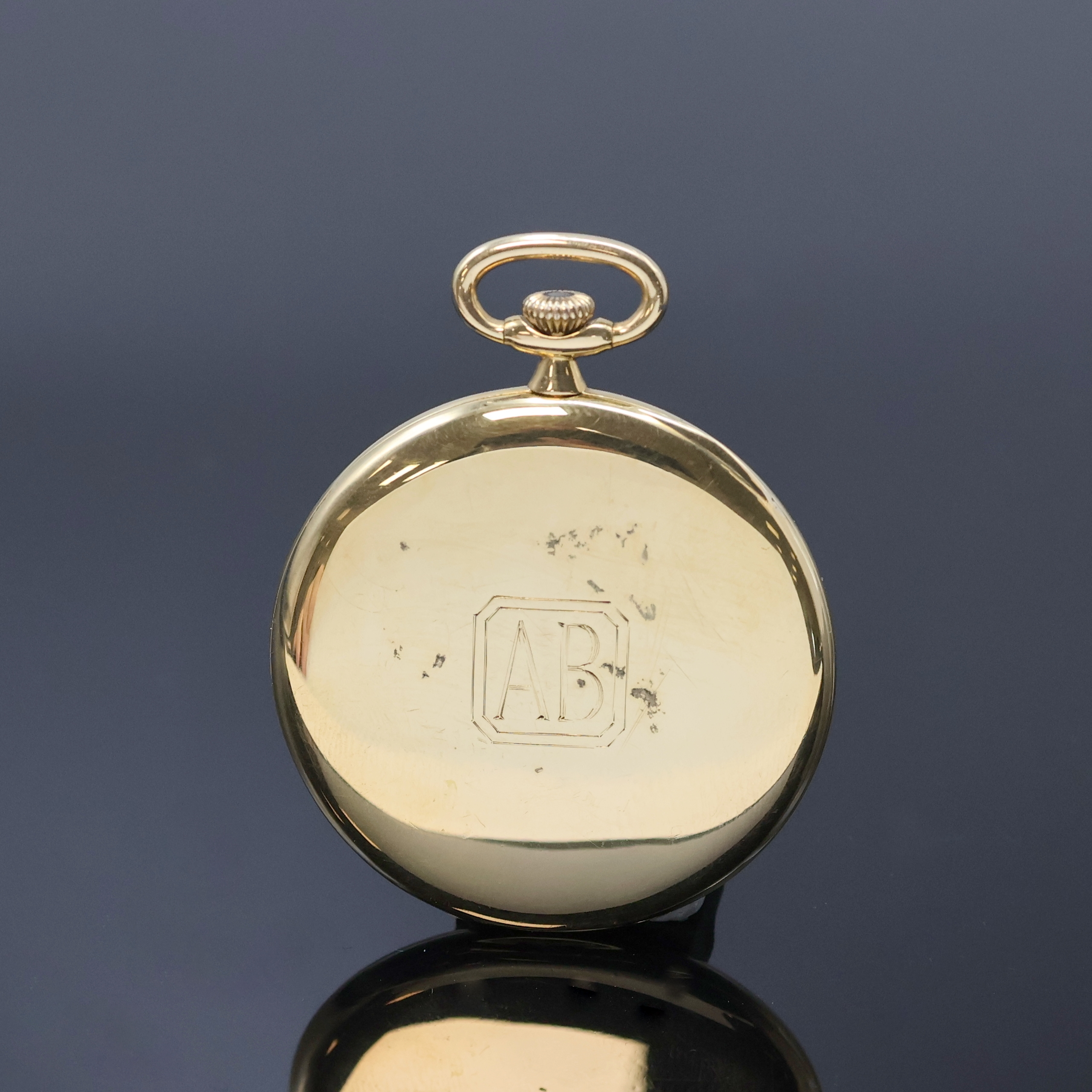 Detail a: TIFFANY & Co / AGASSIZ W. Co Frackuhr in GG 750/000, Schweiz um 1930, glattes Geh., Rückdeckel m. Monogramm, Goldcuvette, vers. Zifferbl. m. gold. ...