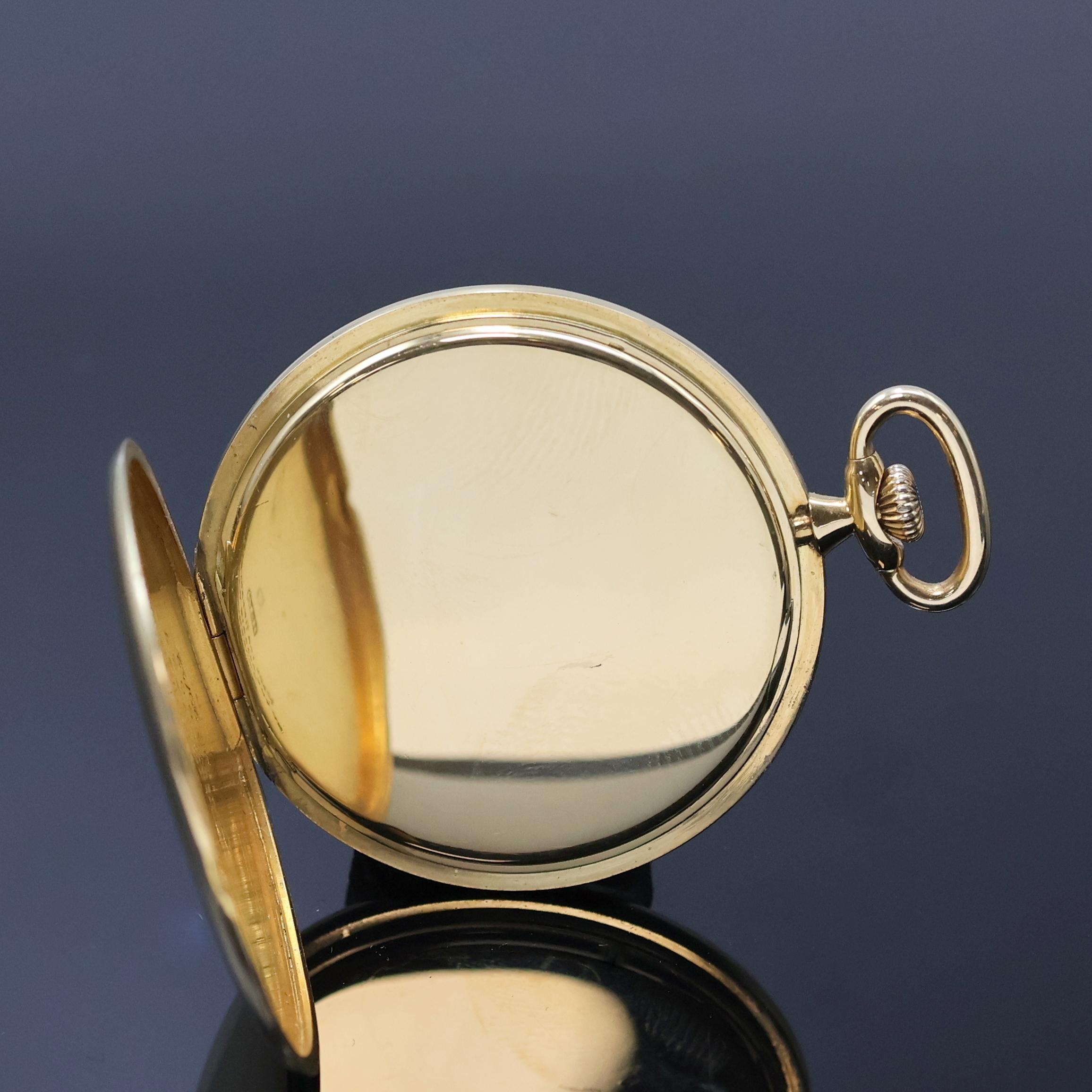 Detail c: TIFFANY & Co / AGASSIZ W. Co Frackuhr in GG 750/000, Schweiz um 1930, glattes Geh., Rückdeckel m. Monogramm, Goldcuvette, vers. Zifferbl. m. gold. ...