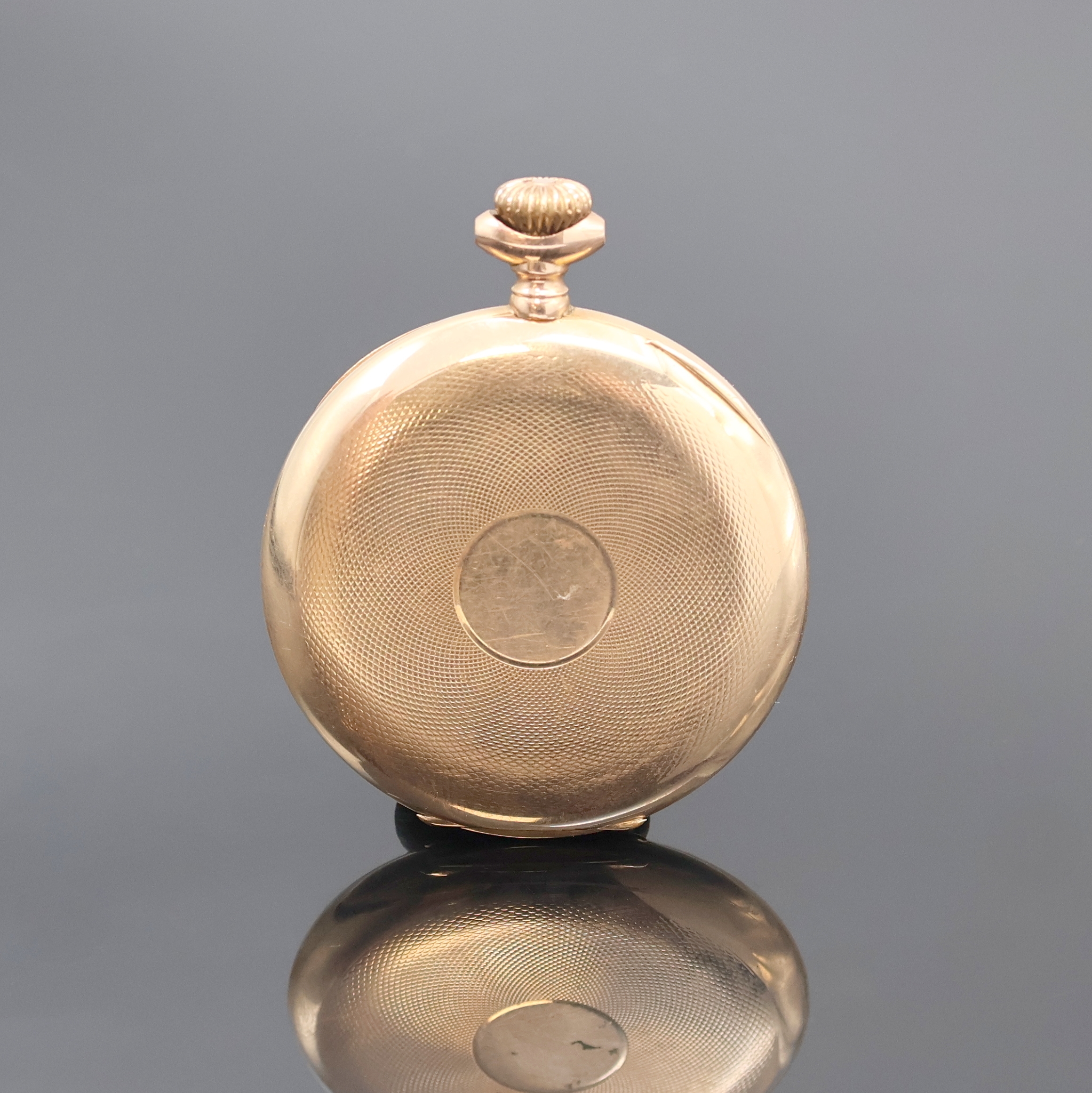 Detail a: ALPINA Union Horlogere offene Herrentaschenuhr in RG 585/000, Schweiz um 1910, guill. Rückdeckel, Metallcuvette m. Widmung, Emailzifferbl. l. ...