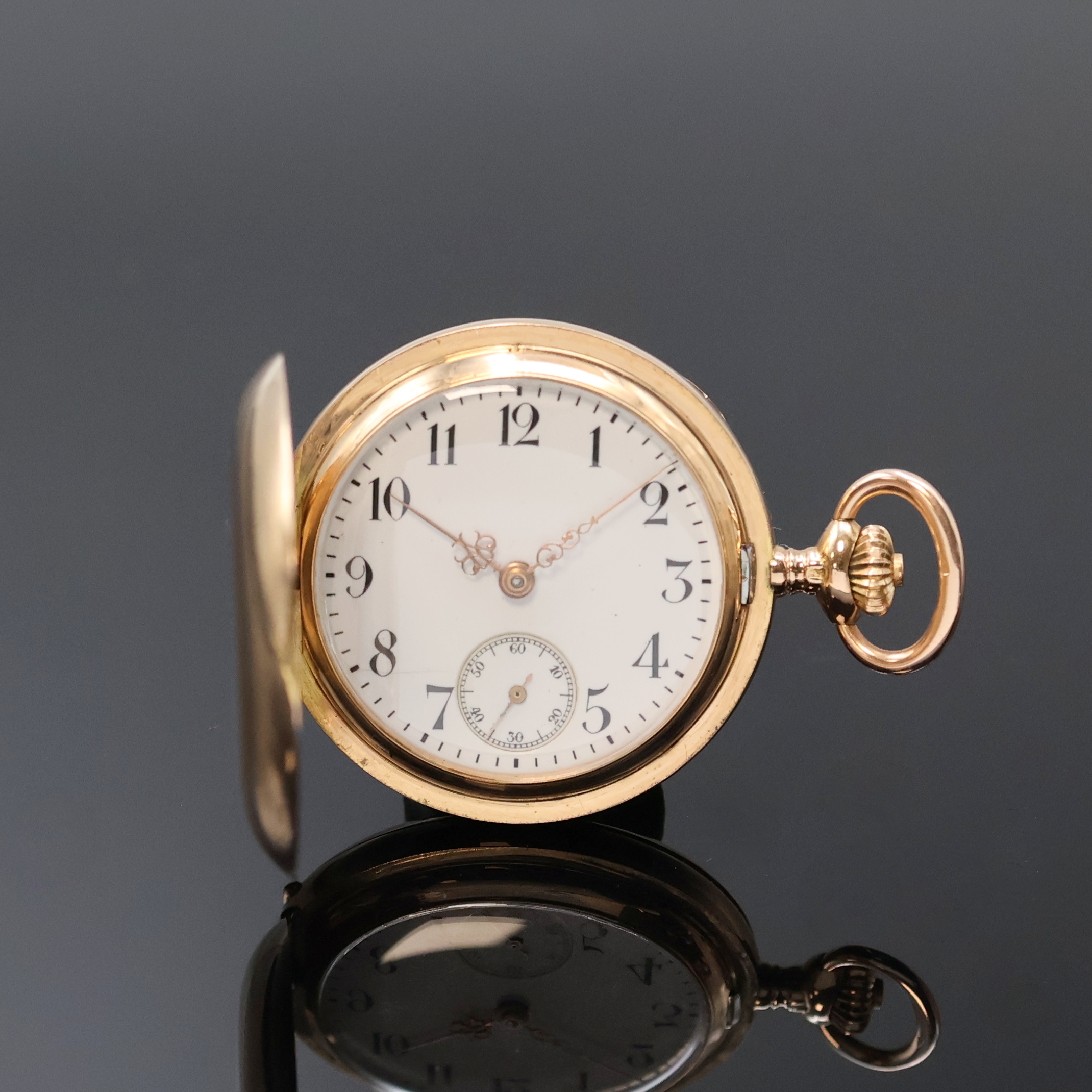OMEGA Damensavonette in RG 585/000, Schweiz um 1910, glattes Geh. l. dell., Metallcuvette, Emailzifferbl. riss., arab. Zahlen, gold. Zeiger, kl. Sek. ...