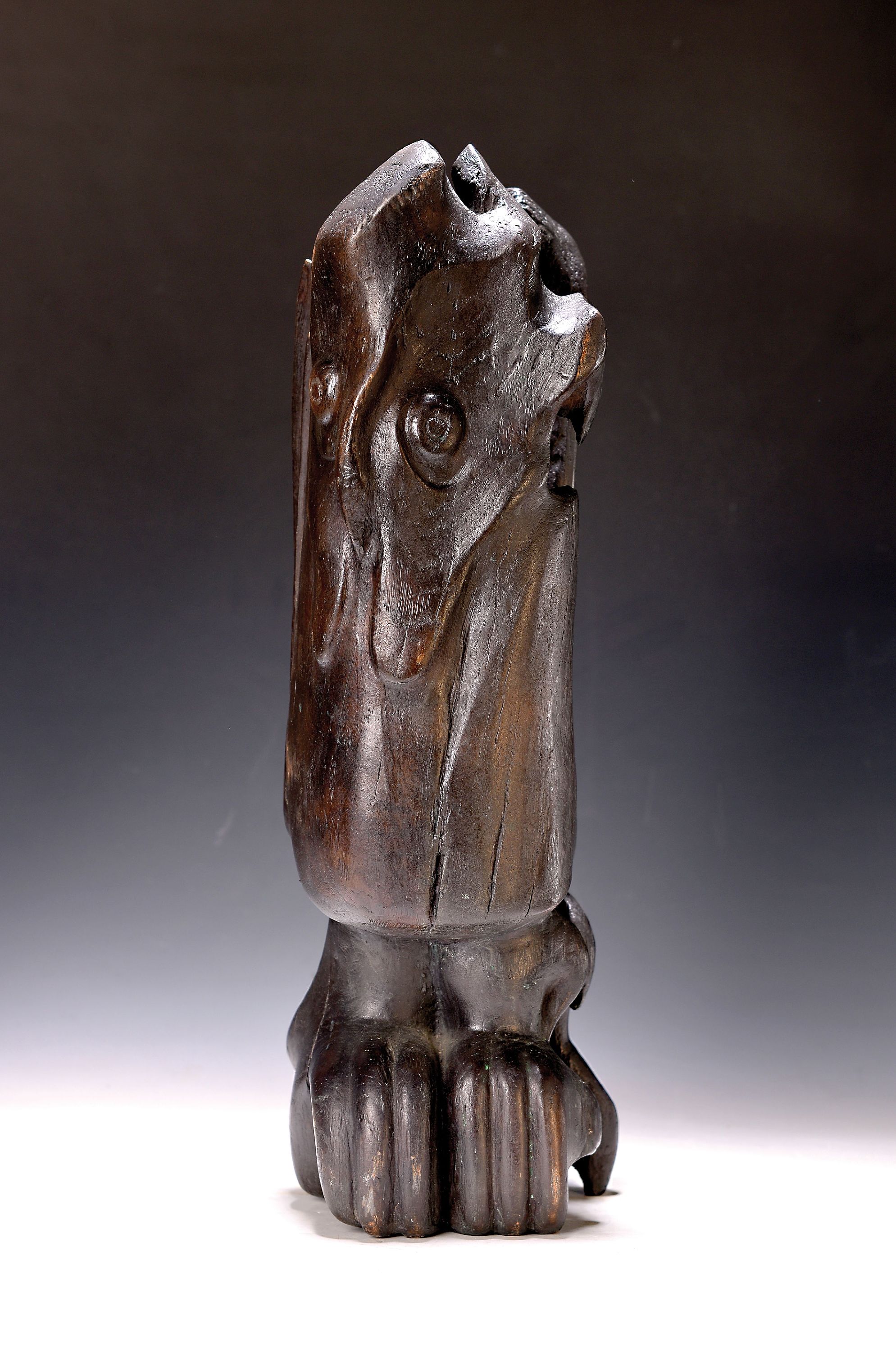 Detail k: Martin Schöneich, geb. 1955, Bronzeskulptur,abstraktes Huhn, signiert und datiert , Oberflächengestaltung in Holzoptik, schwere Qualität, H. 53 cm