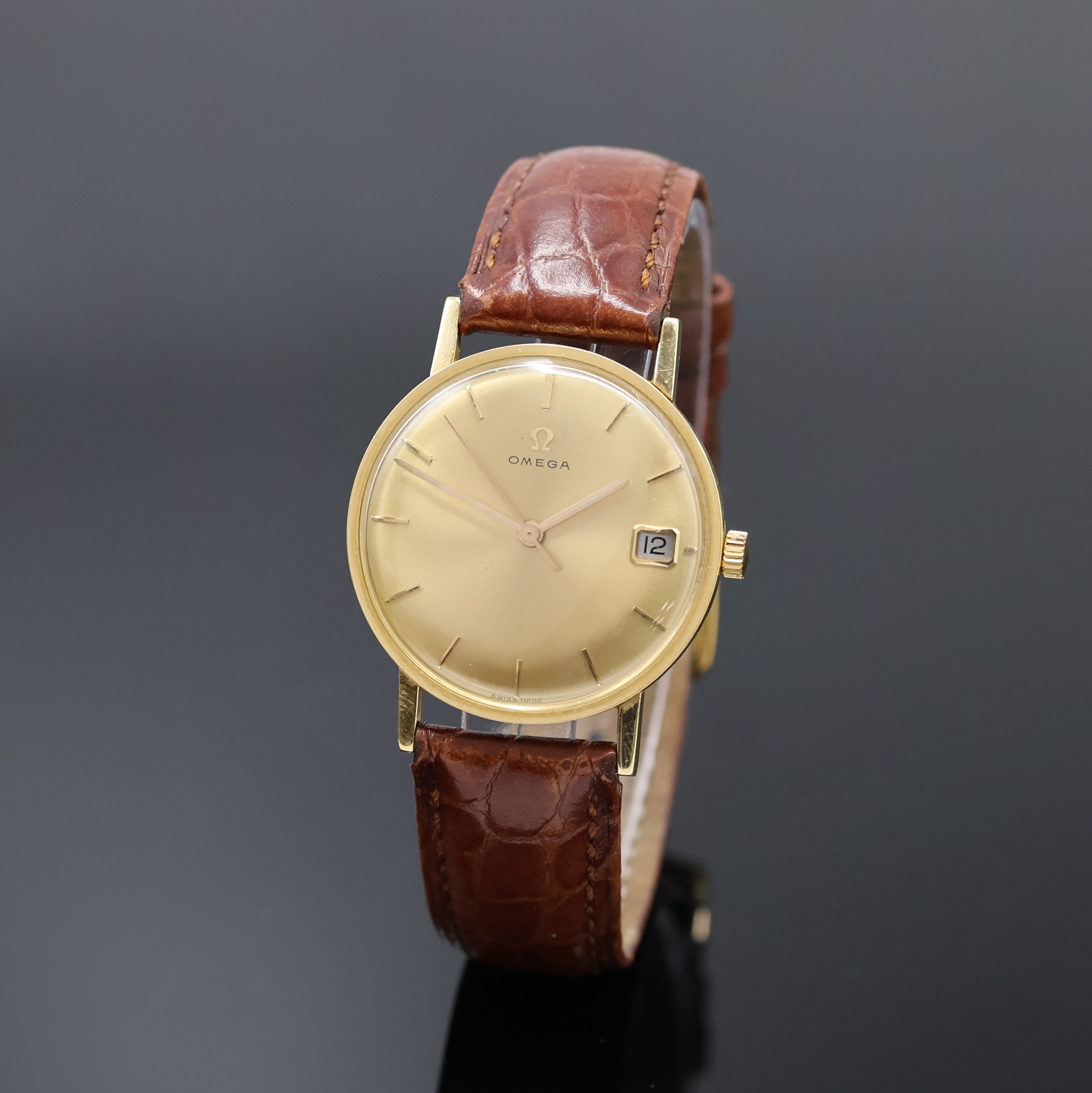 OMEGA Armbanduhr Referenz 14731 in GG 750/000, Schweiz um 1969, Handaufzug, 3-tlg. Geh., Boden u. Glasrand aufgedr., gold. Zifferbl. m. aufges. gold. ...