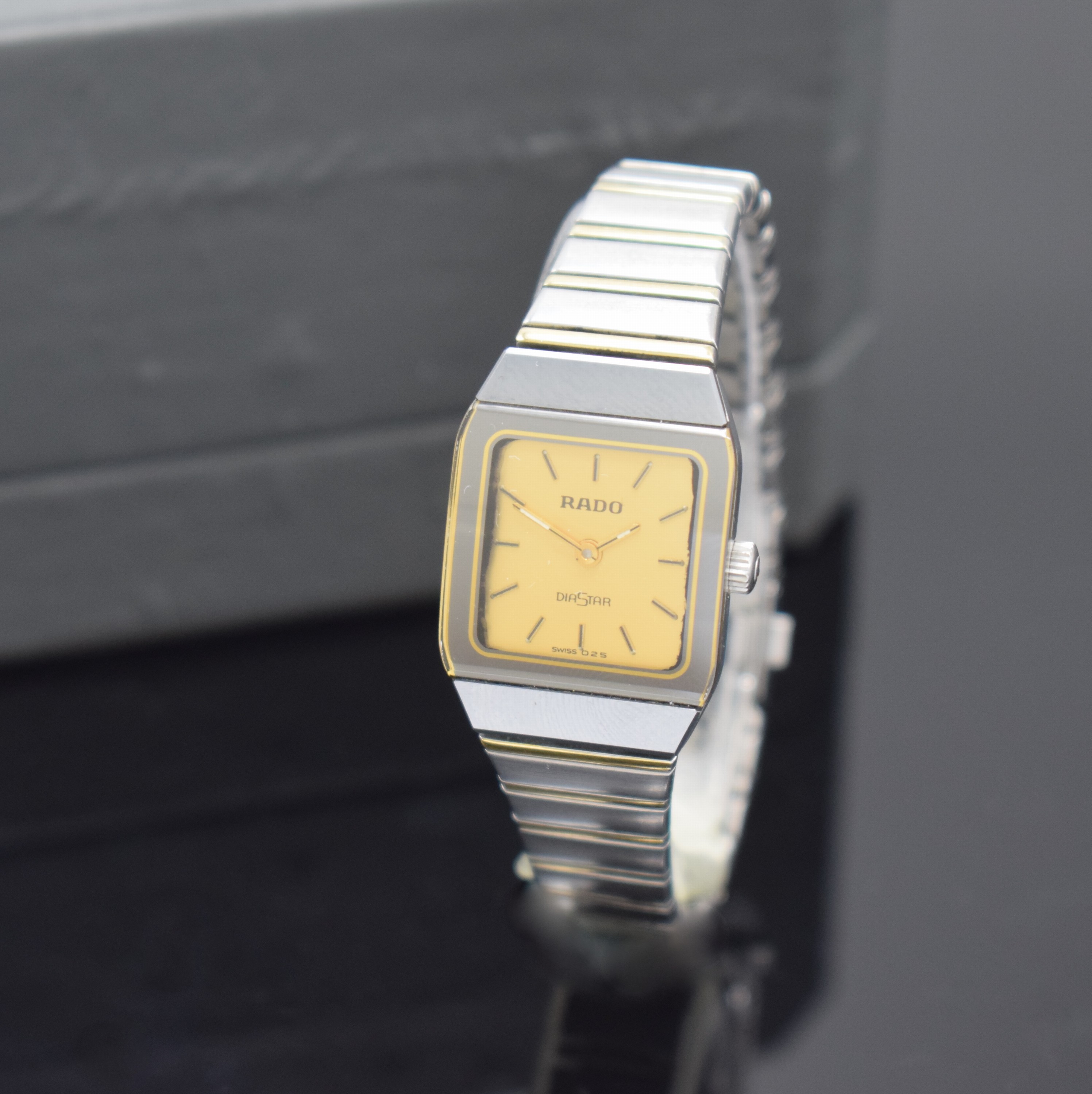 RADO Diastar Damenarmbanduhr in Stahl/Gold, Schweiz um 1990, quartz, rechteck. Geh. mit gebogenem kratz-festem Glas, integr. Gliederband m. doppel. ...