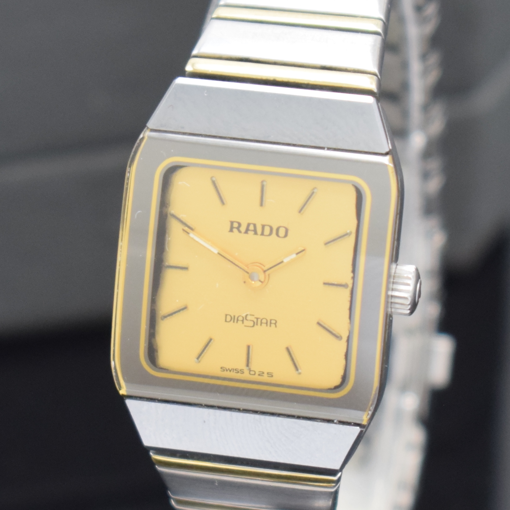 Detail a: RADO Diastar Damenarmbanduhr in Stahl/Gold, Schweiz um 1990, quartz, rechteck. Geh. mit gebogenem kratz-festem Glas, integr. Gliederband m. doppel. ...