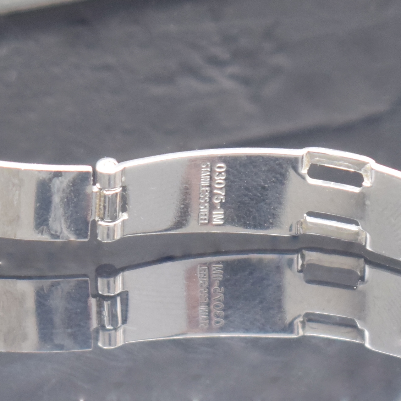 Detail d: RADO Diastar Damenarmbanduhr in Stahl/Gold, Schweiz um 1990, quartz, rechteck. Geh. mit gebogenem kratz-festem Glas, integr. Gliederband m. doppel. ...