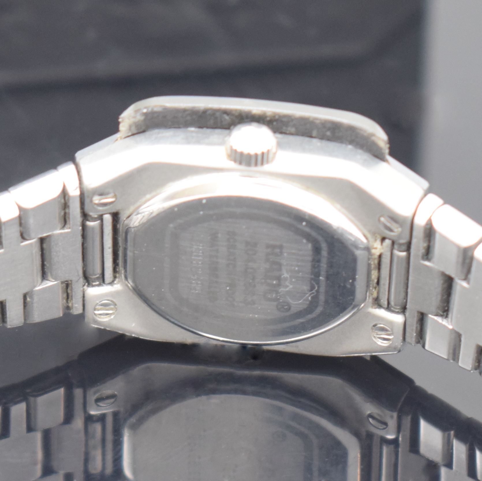 Detail e: RADO Diastar Damenarmbanduhr in Stahl/Gold, Schweiz um 1990, quartz, rechteck. Geh. mit gebogenem kratz-festem Glas, integr. Gliederband m. doppel. ...