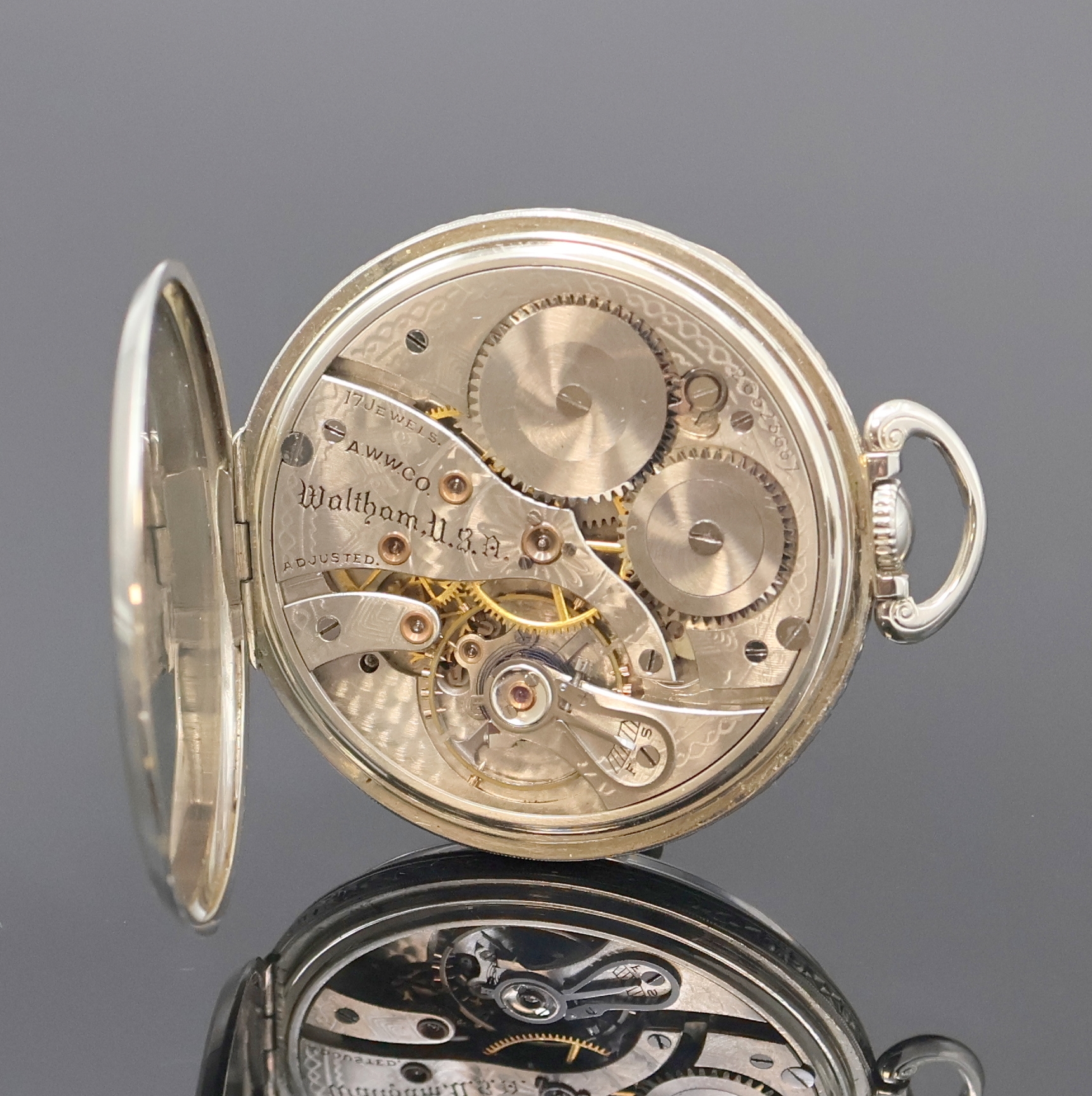Detail b: WALTHAM Frackuhr mit digitaler Sekunde in WG 585/000, USA um 1930, Handaufzug, Geh. dell., grav. Rand, silb. Duoton-Zifferbl. m. gold. Zahlen, gebl. ...