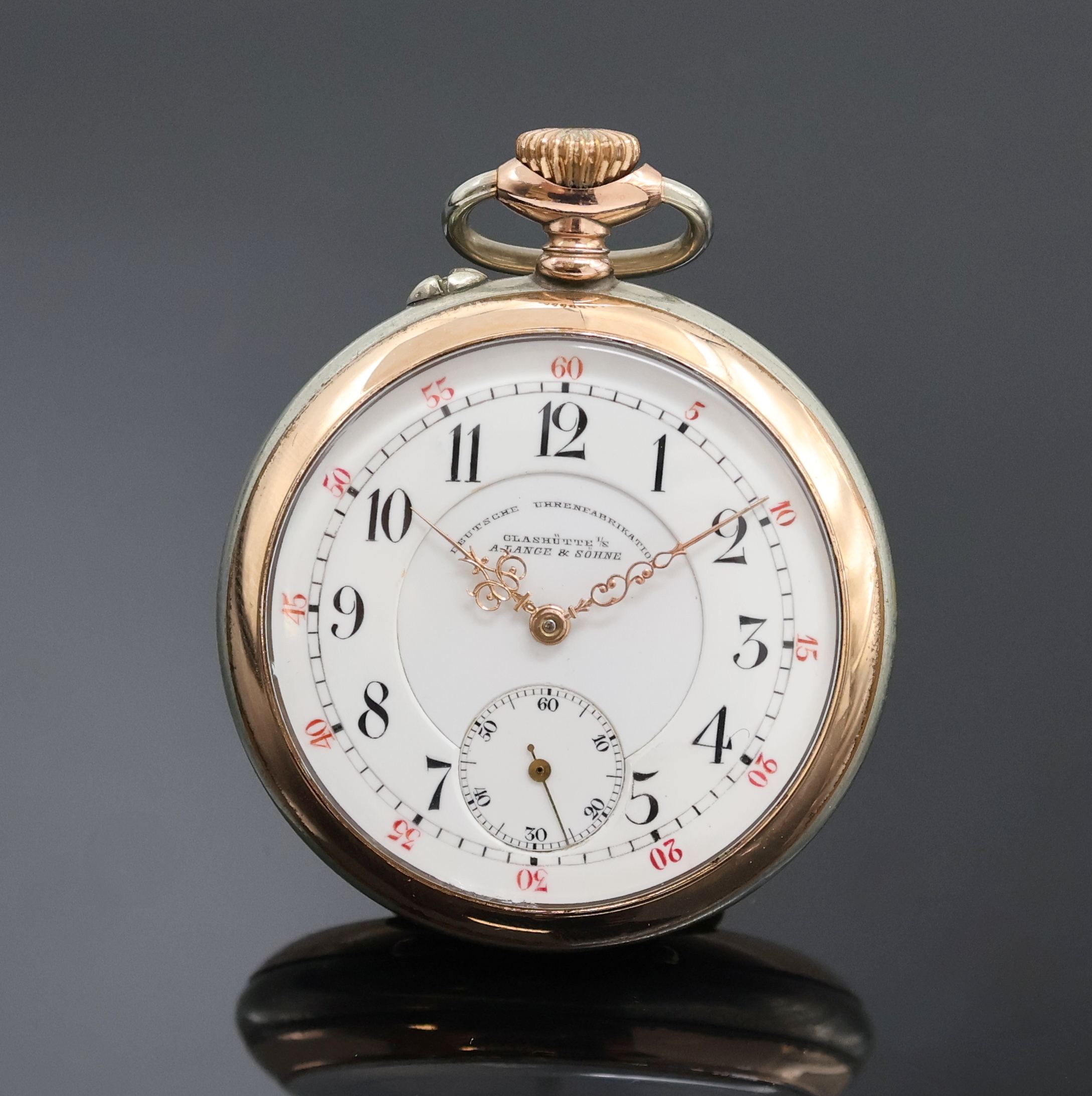 A. LANGE & SÖHNE-DUF-Taschenuhrwerk im späteren Nickelgehäuse, Deutschland um 1895, Geh. teils verg., Emailzifferbl. rest., arab. Zahlen, gold. ...
