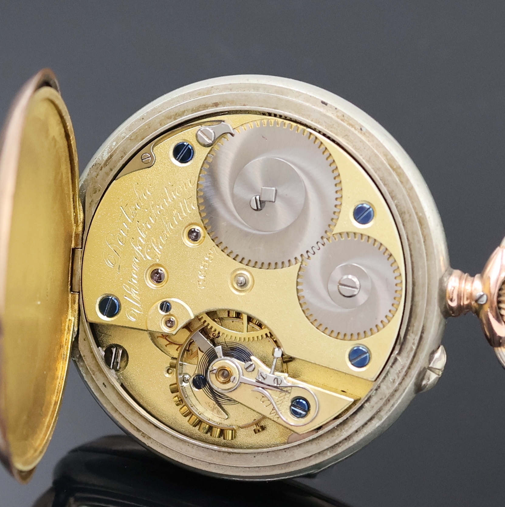 Detail e: A. LANGE & SÖHNE-DUF-Taschenuhrwerk im späteren Nickelgehäuse, Deutschland um 1895, Geh. teils verg., Emailzifferbl. rest., arab. Zahlen, gold. ...