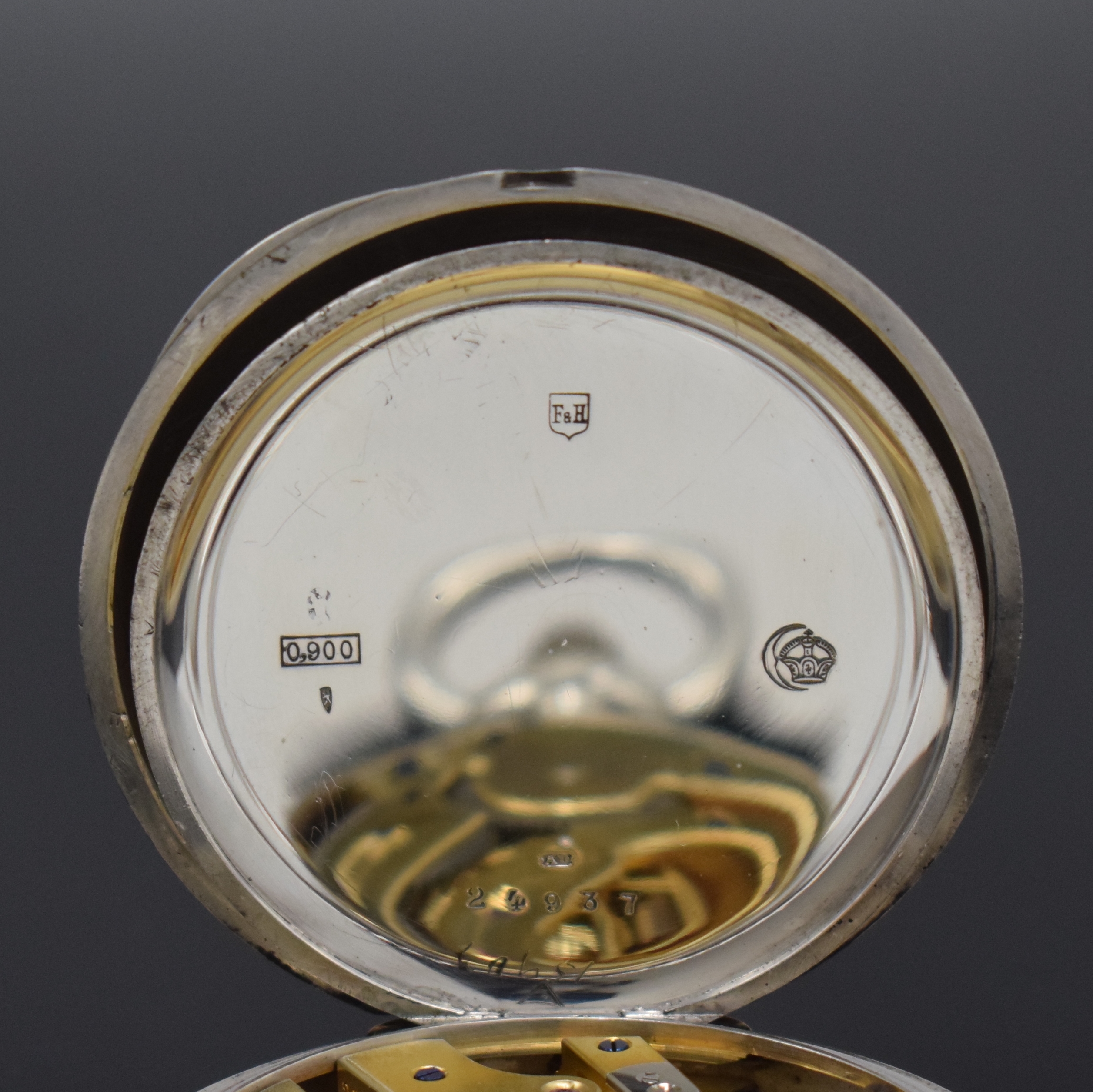 Detail d: VACHERON & CONSTANTIN Taschenuhrwerk im Alex. Hüning Silbergehäuse, Schweiz um 1910, guill. Geh. berieb. m. Gold-Scharnieren, Emailzifferbl. ...