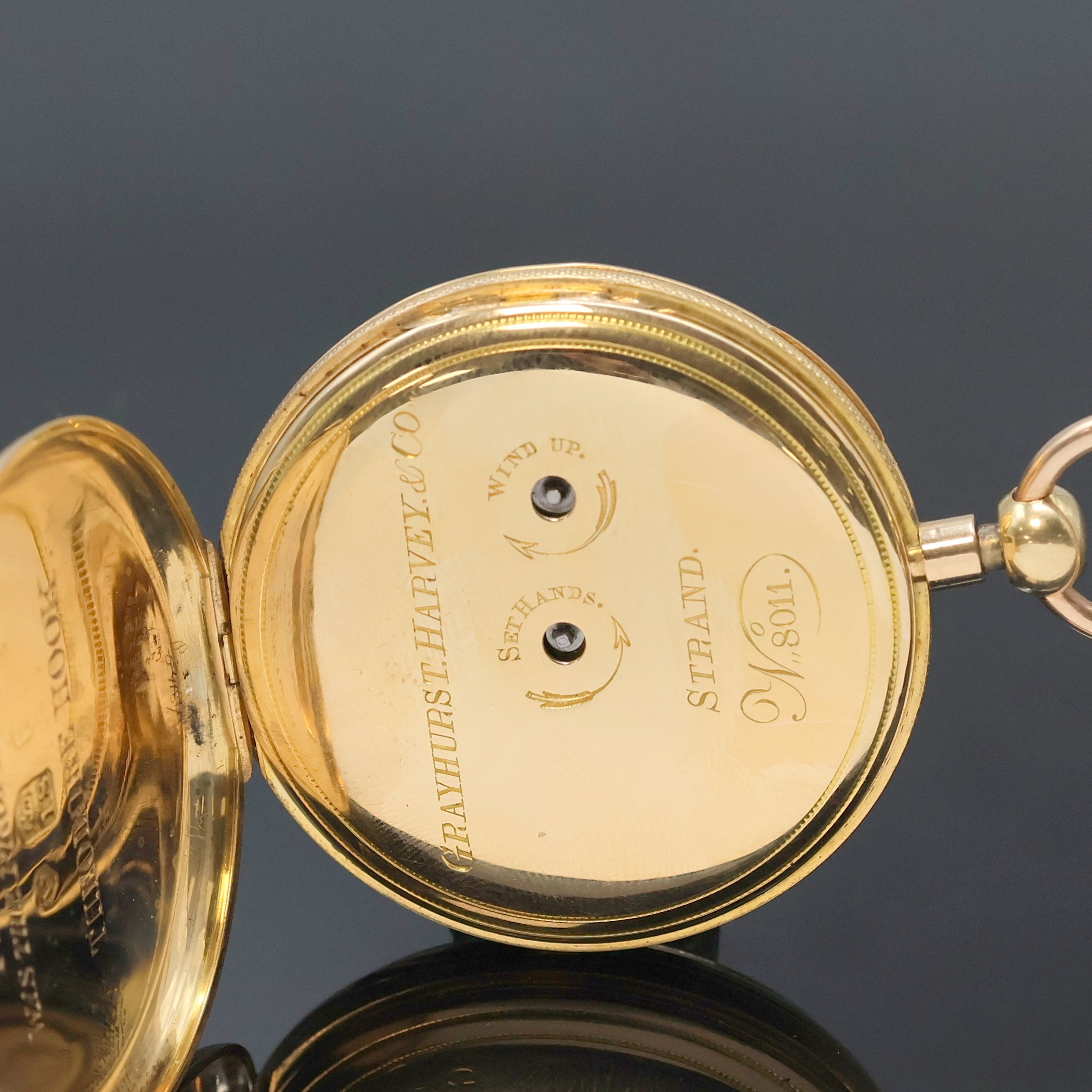 Detail c: GREYHURST.HARVEY & Co offene Taschenuhr mit 1/4-Repetition in GG 750/000, London Hallmark 1824, Schlüsselaufzug, guill. Geh., auf Rückdeckel kleine ...