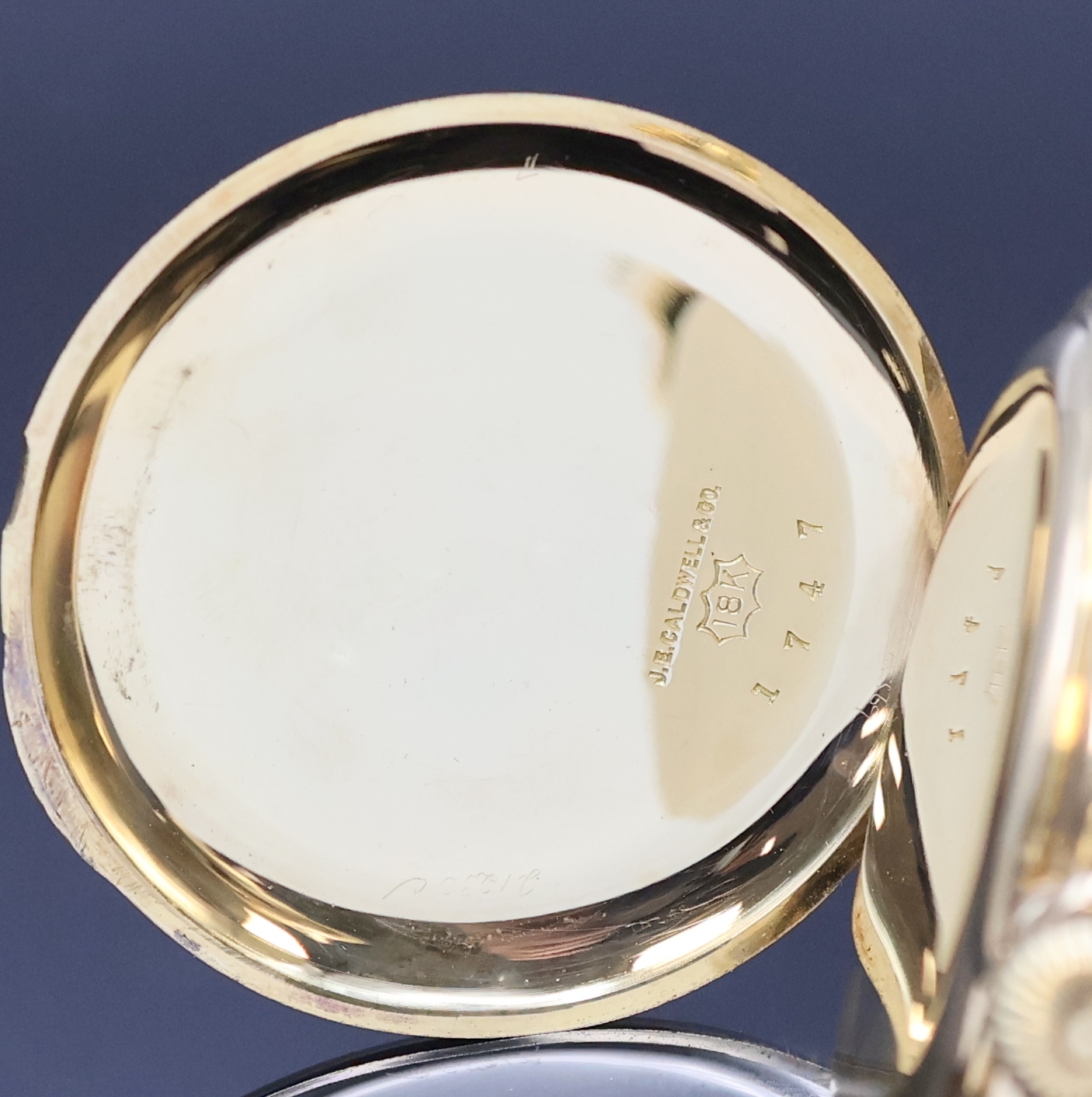 Detail b: J.E.CALDWELL & Co / VACHERON & CONSTANTIN offene Taschenuhr in GG 750/000, Schweiz/USA um 1920, glattes Geh. dell., Rückdeckel m. Monogramm-Gravur ...