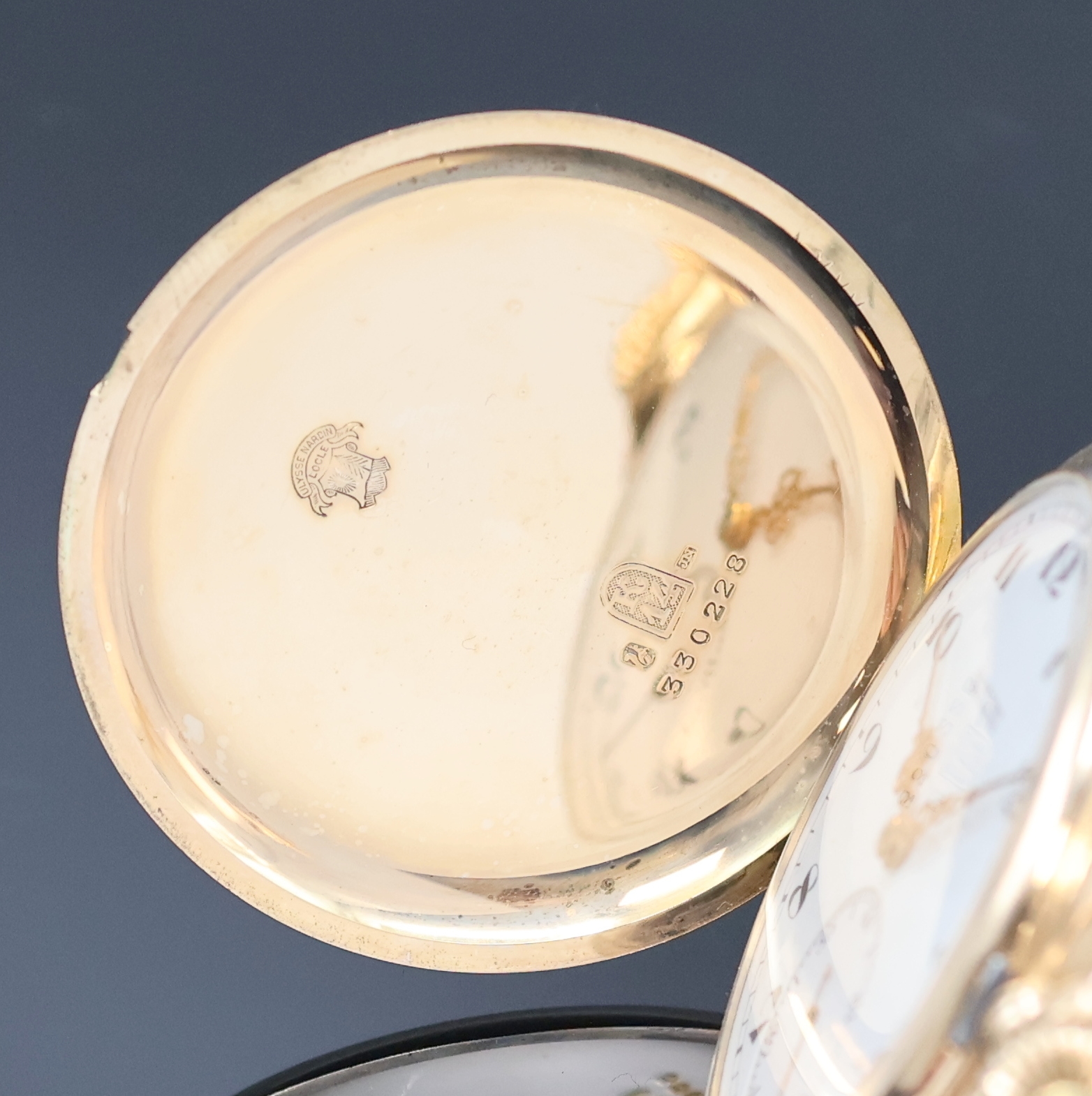 Detail a: ULYSSE NARDIN Herrensavonette in GG 585/000, Schweiz um 1920, glattes 3 Deckel Goldgeh., Goldcuvette m. Medaillengravur, 2-tlg. Emailzifferbl. m. ...
