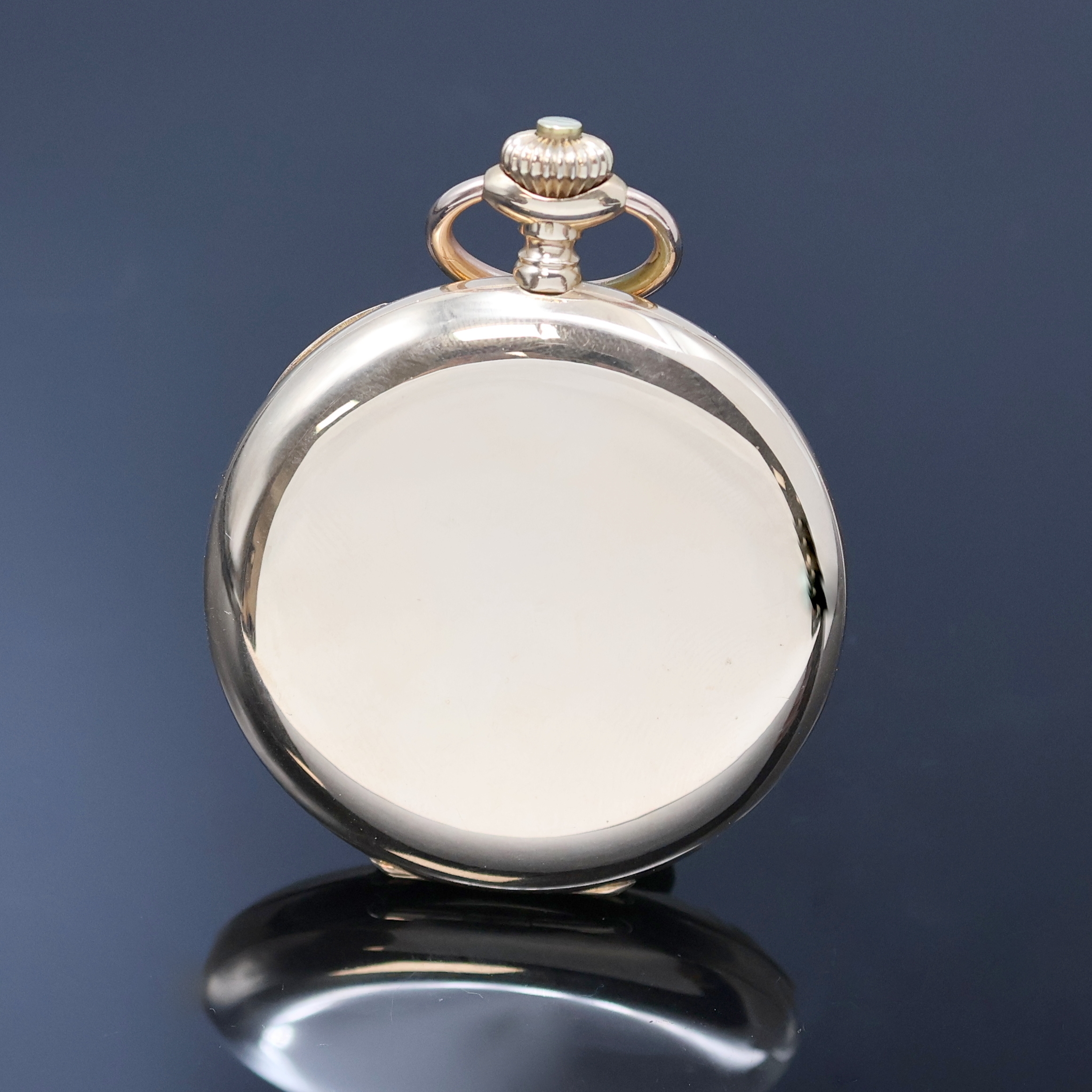 Detail b: ULYSSE NARDIN Herrensavonette in GG 585/000, Schweiz um 1920, glattes 3 Deckel Goldgeh., Goldcuvette m. Medaillengravur, 2-tlg. Emailzifferbl. m. ...