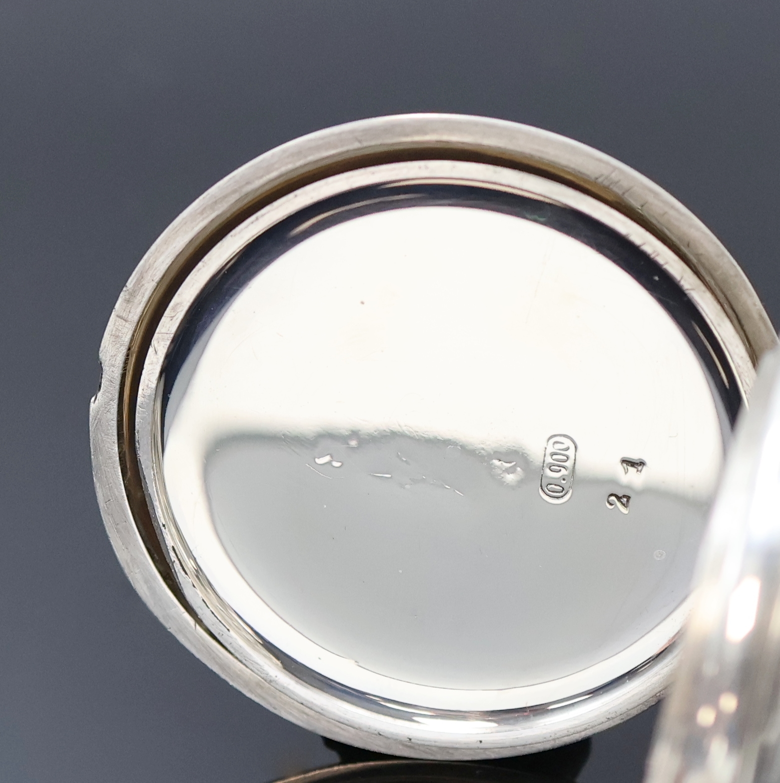 Detail d: UHRMACHERSCHULE ST. IMIER offene Silbertaschenuhr, Schweiz um 1915, glattes Geh., Rähmchen-Emailzifferbl. m. arab. Zahlen, gold. Zeiger, kl. Sek. b. ...