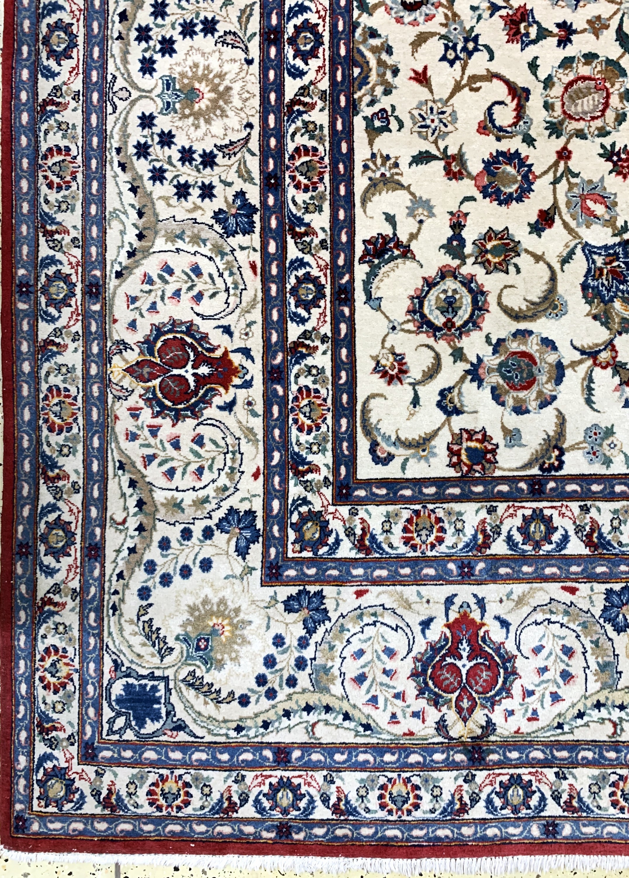 Detail b: Keschan , Persien, Wolle auf Baumwolle, ca.410 x 318 cm, EHZ: 2-3, verschmutzt, verblasst