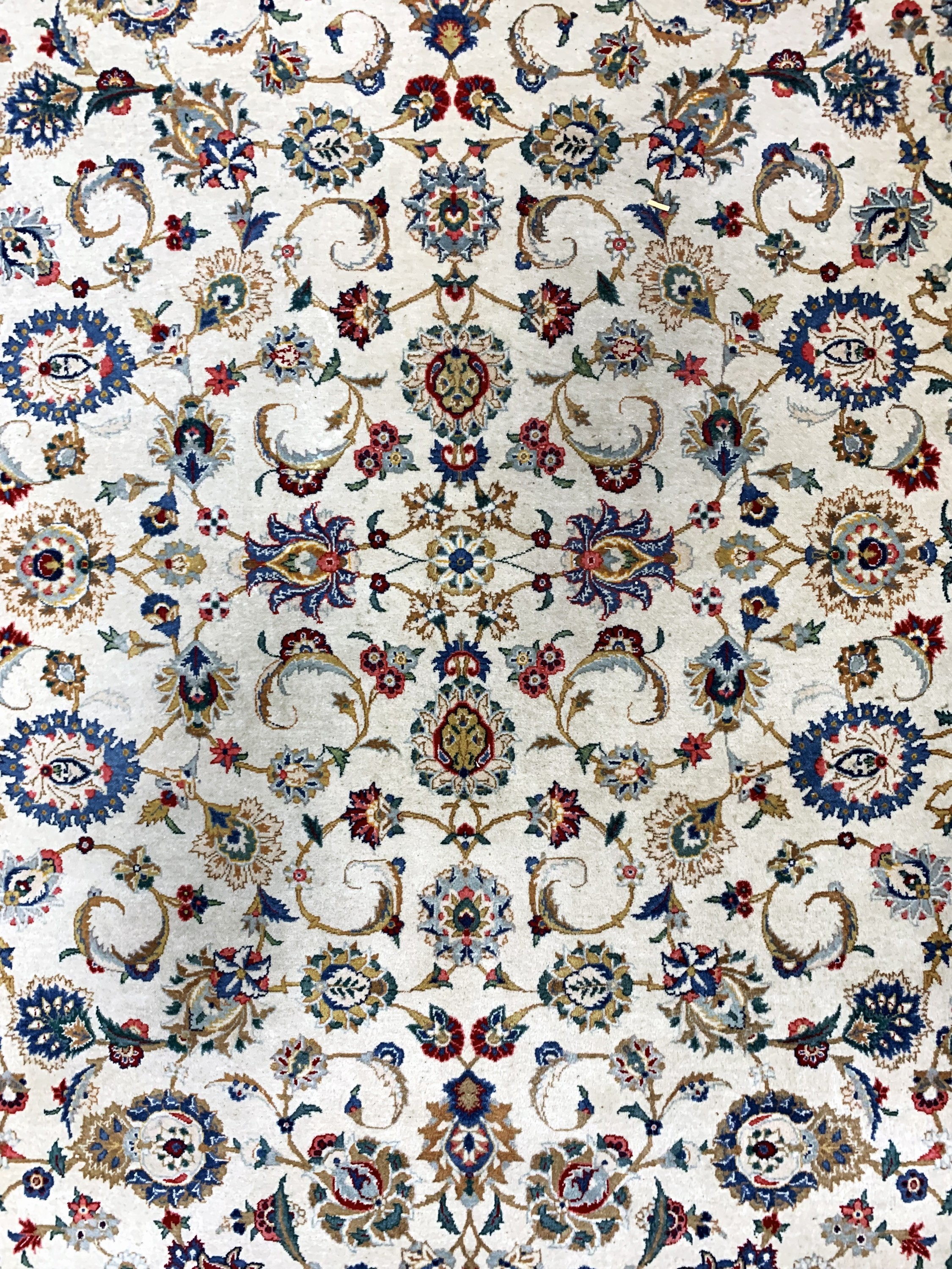 Detail c: Keschan , Persien, Wolle auf Baumwolle, ca.410 x 318 cm, EHZ: 2-3, verschmutzt, verblasst