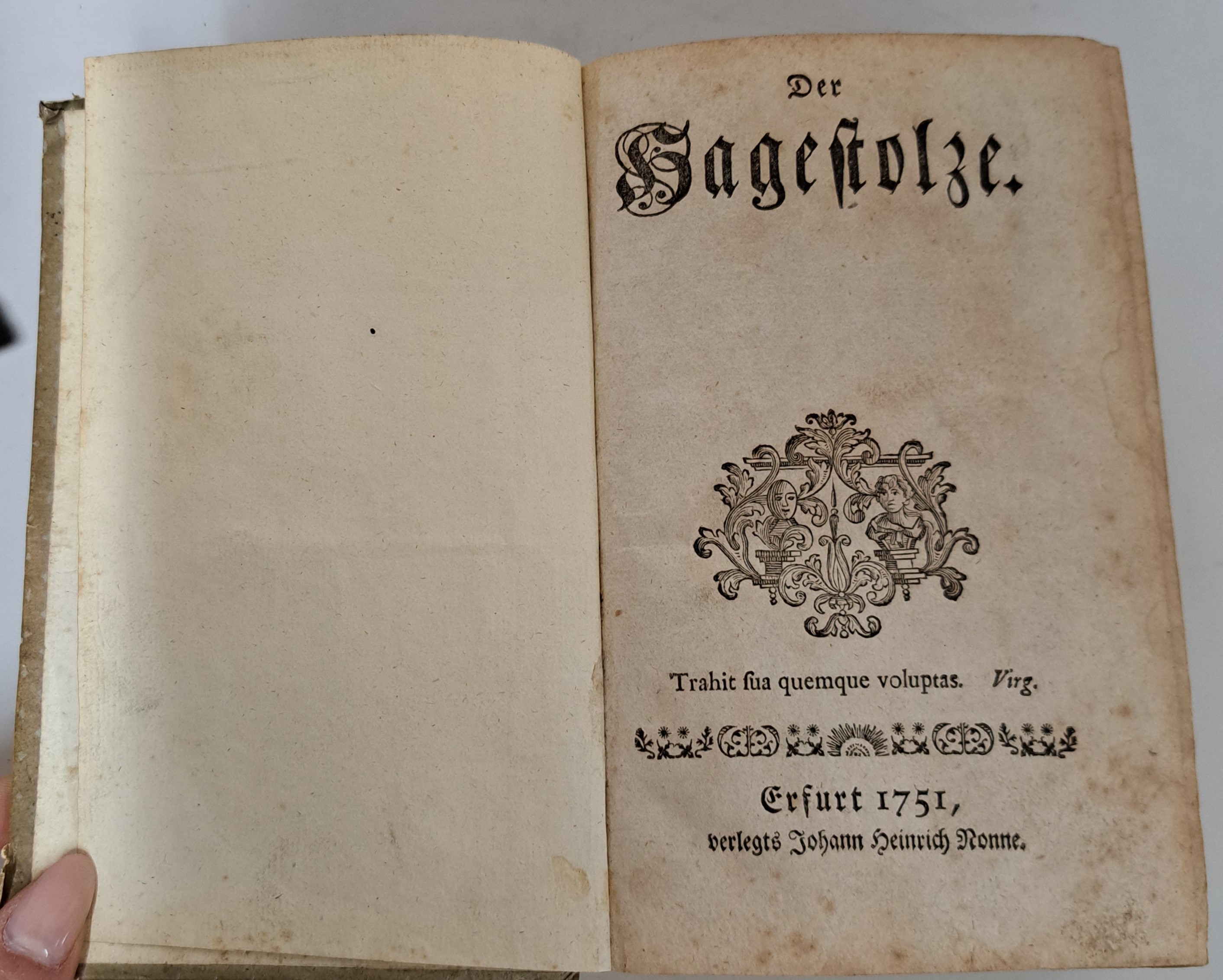 Detail c: Der Hagestolze. Trahit fua quemque voluptas., Erfurt, Johann Heinrich Nonne 1751/52, kl. 8°, Periodikum aus drei Teilen in einem Band, 320/208/200 ...