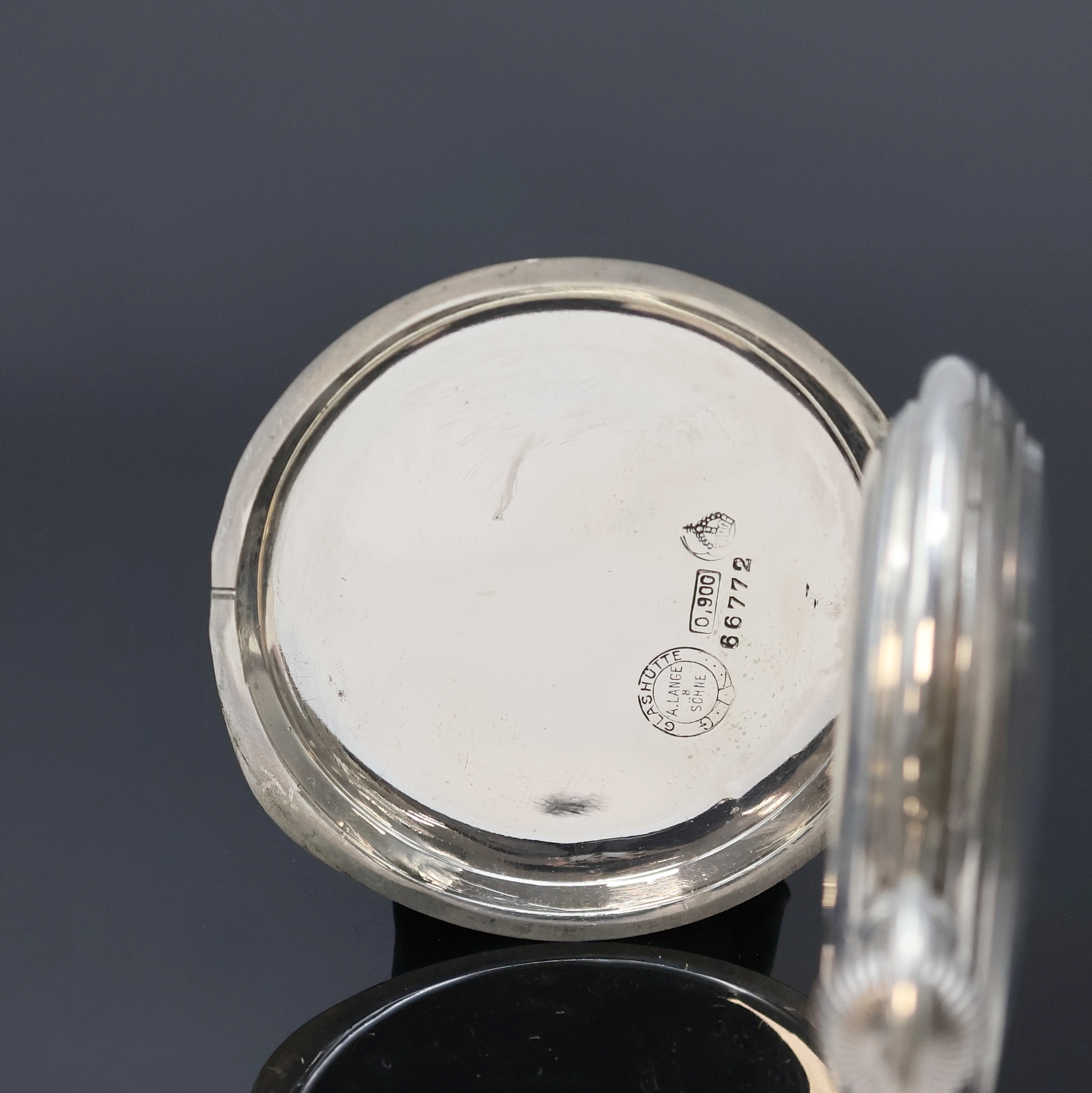 Detail b: A. LANGE & SÖHNE -DUF- große B-Uhr in Silber, Deutschland um 1918, guill. Jürgens-Geh. dell./rep., 2-tlg. Emailzifferbl. riss., gebl. ...