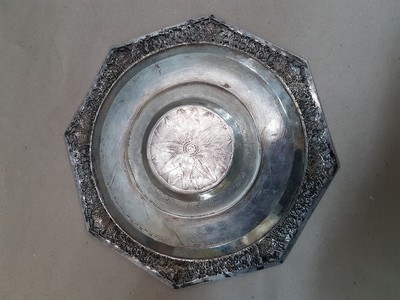 26918716f - Teetasse mit Untertasse, China, um 1900, Porzellantasse gelbgrundig, in 2 Kartuschen ...