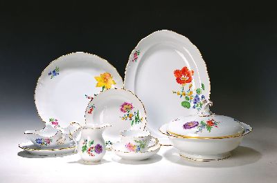 Image 26918741 - Speise- und Kaffeeservice für 6 Personen, Meissen, 20. Jh., bunte Blumenmalerei, ...