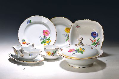Image Speise- und Kaffeeservice für 6 Personen, Meissen, 20. Jh., bunte Blumenmalerei mit ...