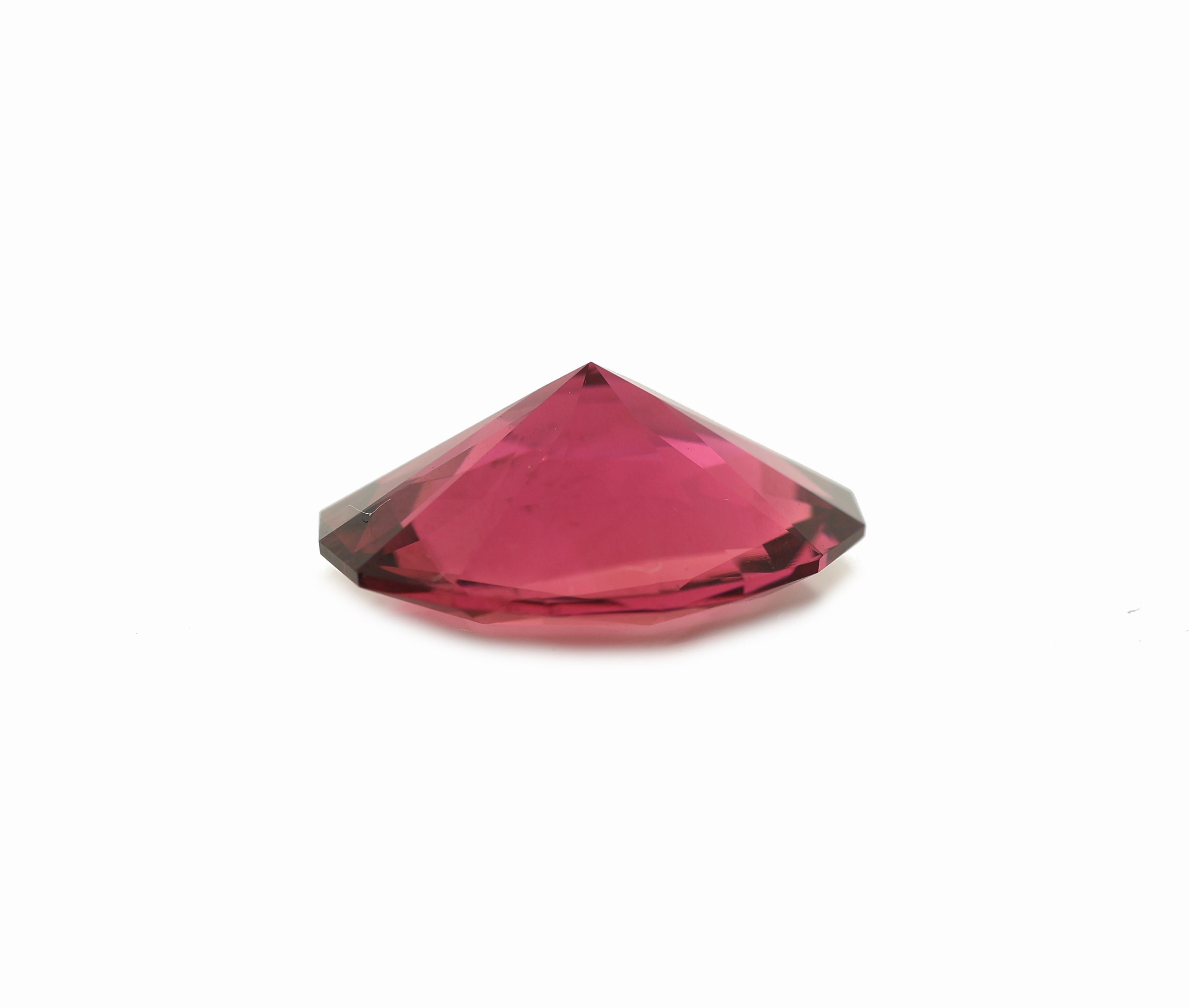 Detail b: Loser Turmalin, ca. 4.89 ct, ovalfacett.