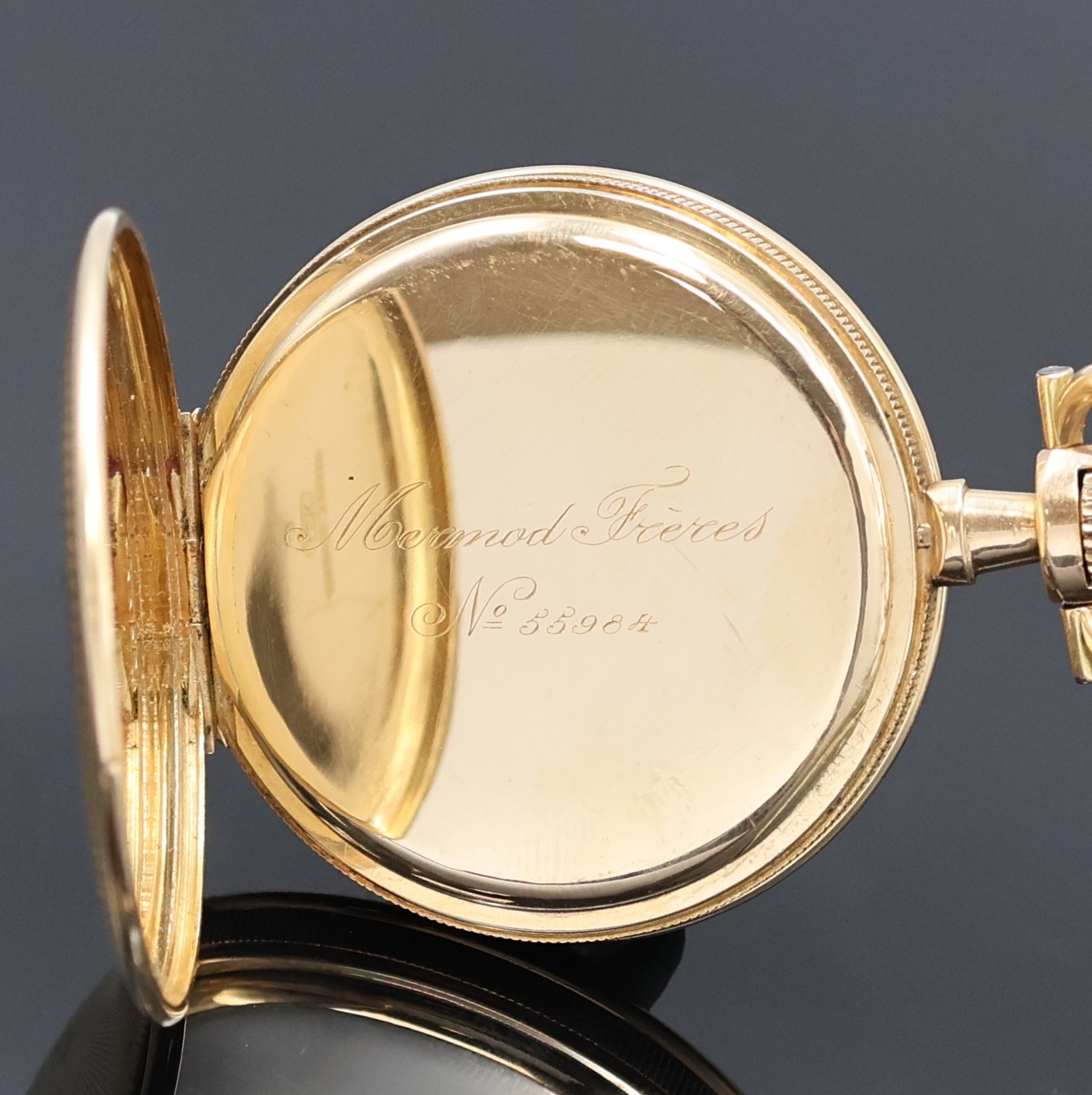 Detail f: MERMOD FRERES Herrensavonette in RoseG 585/000, Schweiz um 1935, 3-Deckel Goldgeh., geriffelter Rand, Sprung- u. Rückdeckel (m. Monogramm) m. ...