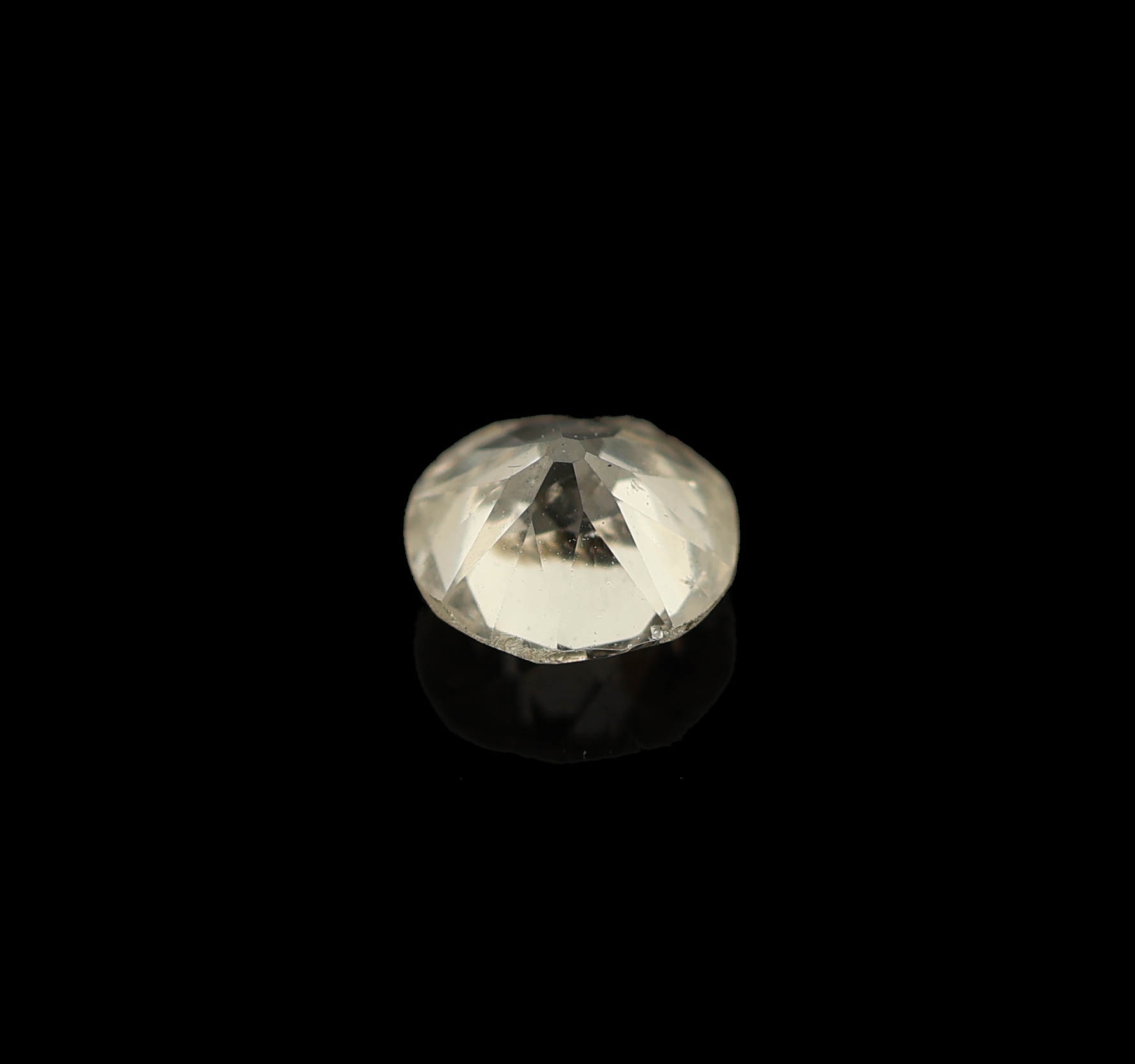 Detail b: Loser Altschliffdiamant, ca. 0.32 ct