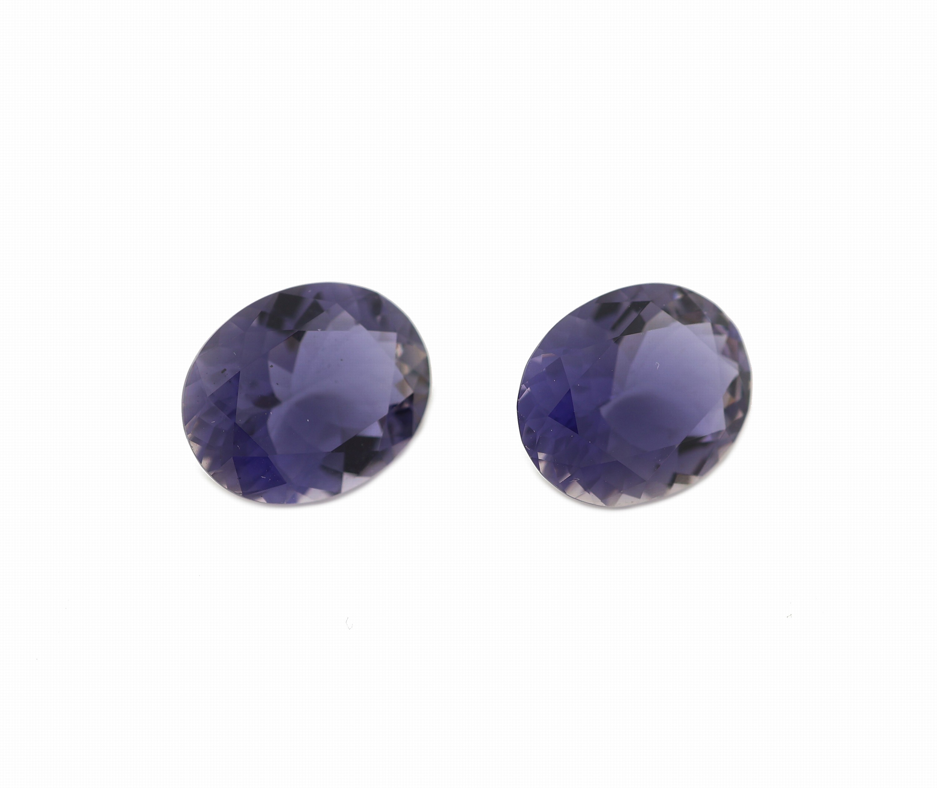 Detail a: Lot 2 lose Iolithe, zus. ca. 3.75 ct, ovalfacett.