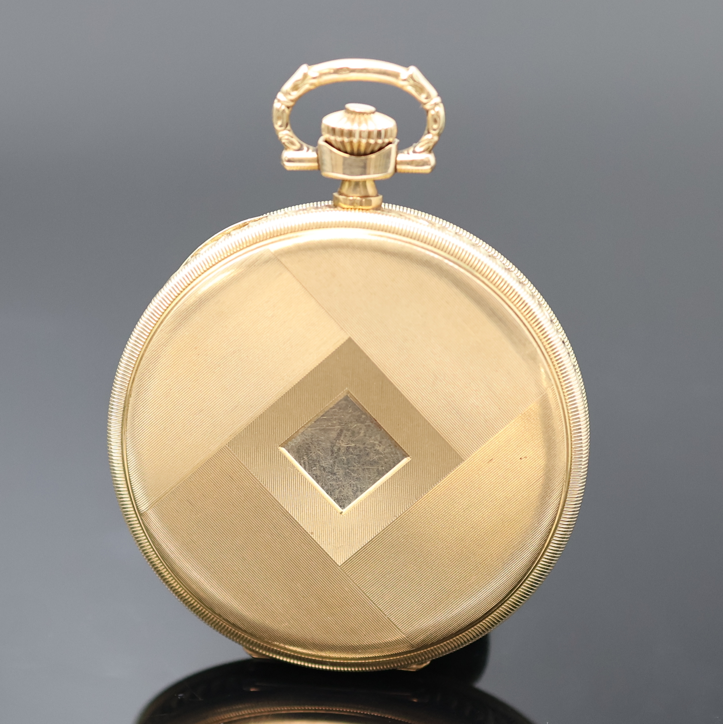 Detail b: IWC Savonette-Frackuhr in GG 585/000 mit Kaliber 74, Schweiz um 1924, floral grav. 3-Deckel Goldgeh. l. dell., Sprung- u. Rückdeckel guill., ...