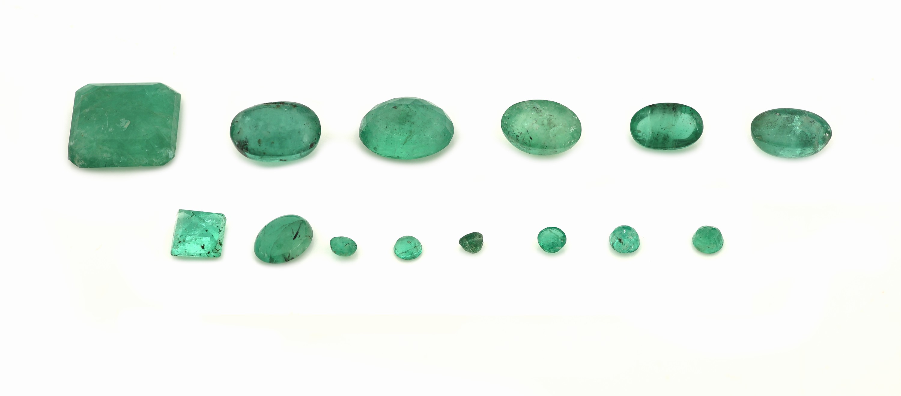 Detail a: Lot lose Smaragde, zus. ca. 5.83 ct, versch. Größen, Formen und Qualitäten