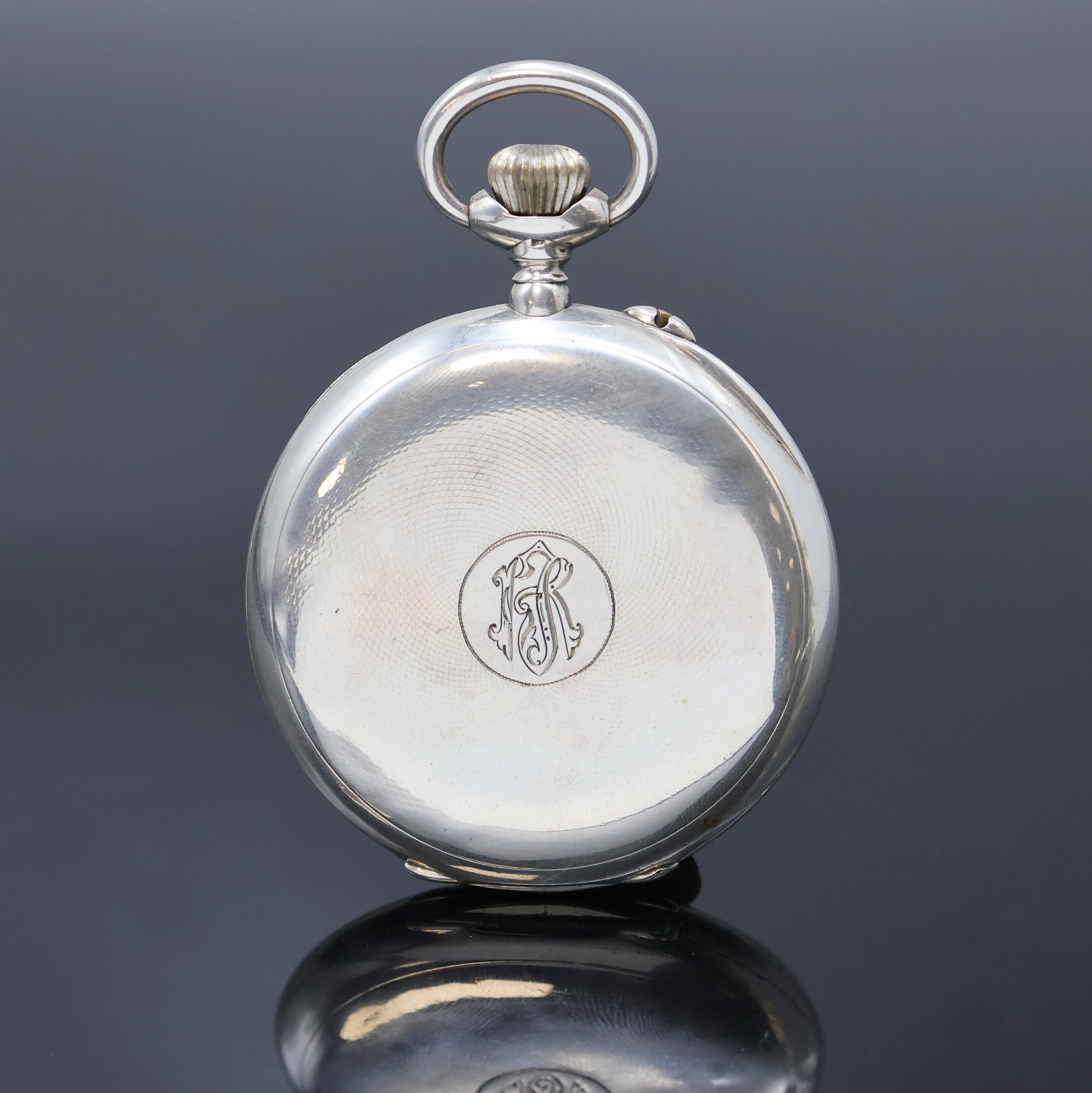 Detail a: J.ASSMANN Glashütte große B-Uhr in Silber, Deutschland um 1920, guill. Geh. dell./berieben, Rückdeckel m. Monogramm, beschädigtes ...