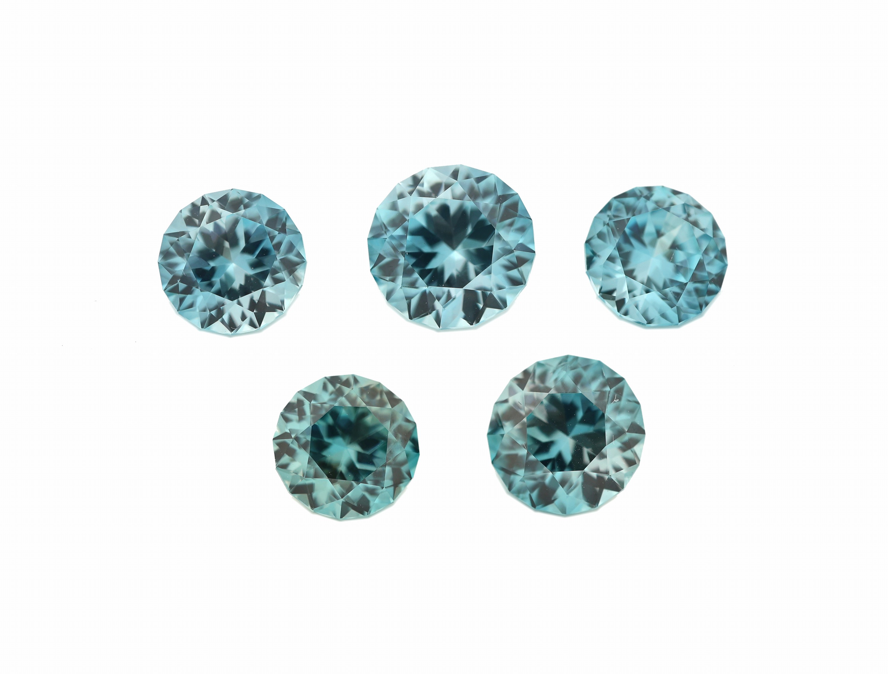 Lot 5 lose Zirkone, zus. ca. 8.15 ct, rundfacett. in versch. Größen