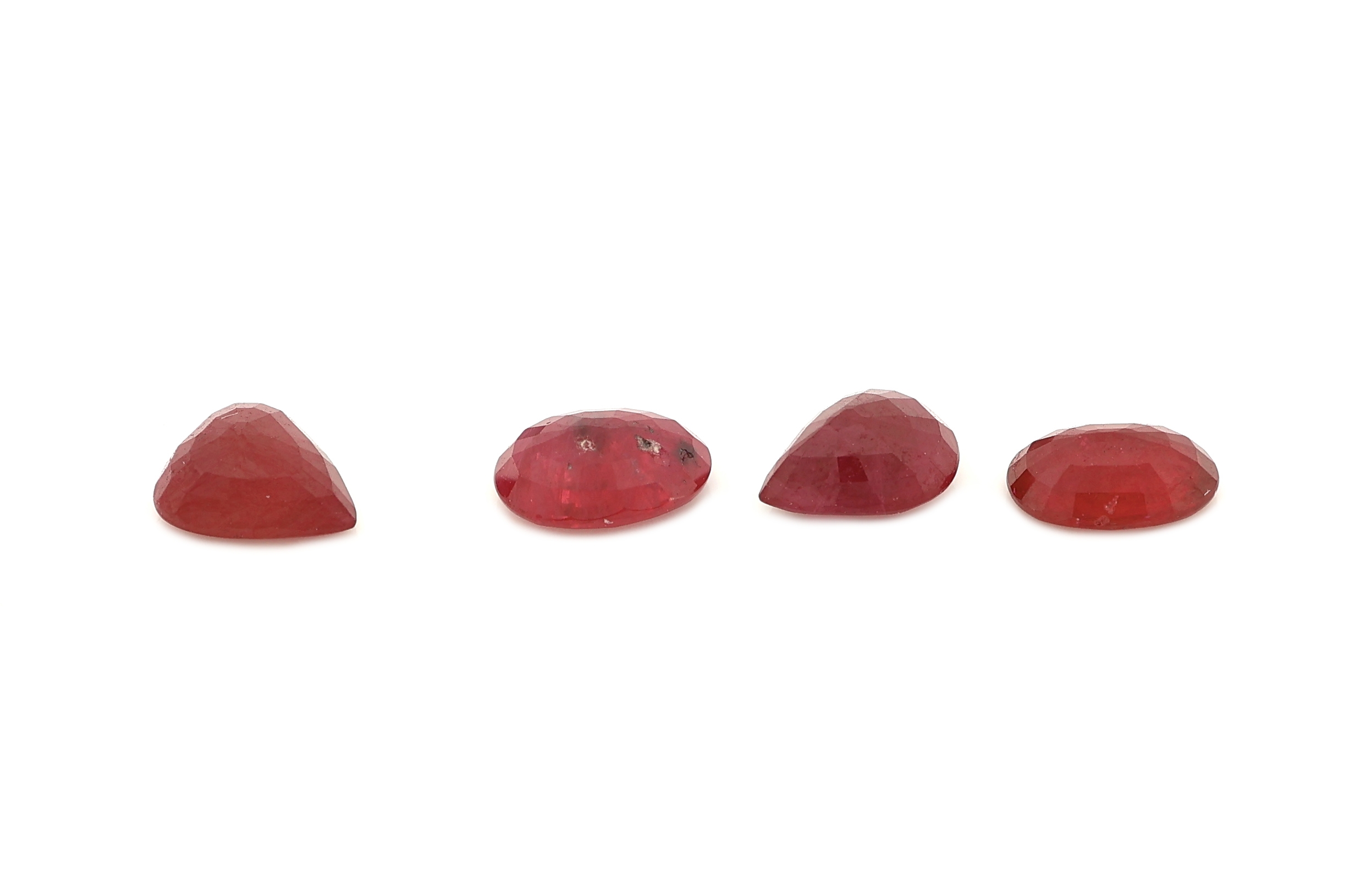 Detail a: Lot 4 lose Rubine, zus. ca. 2.31 ct, 2 x ovalfacett. 2 x facett. Tropfen