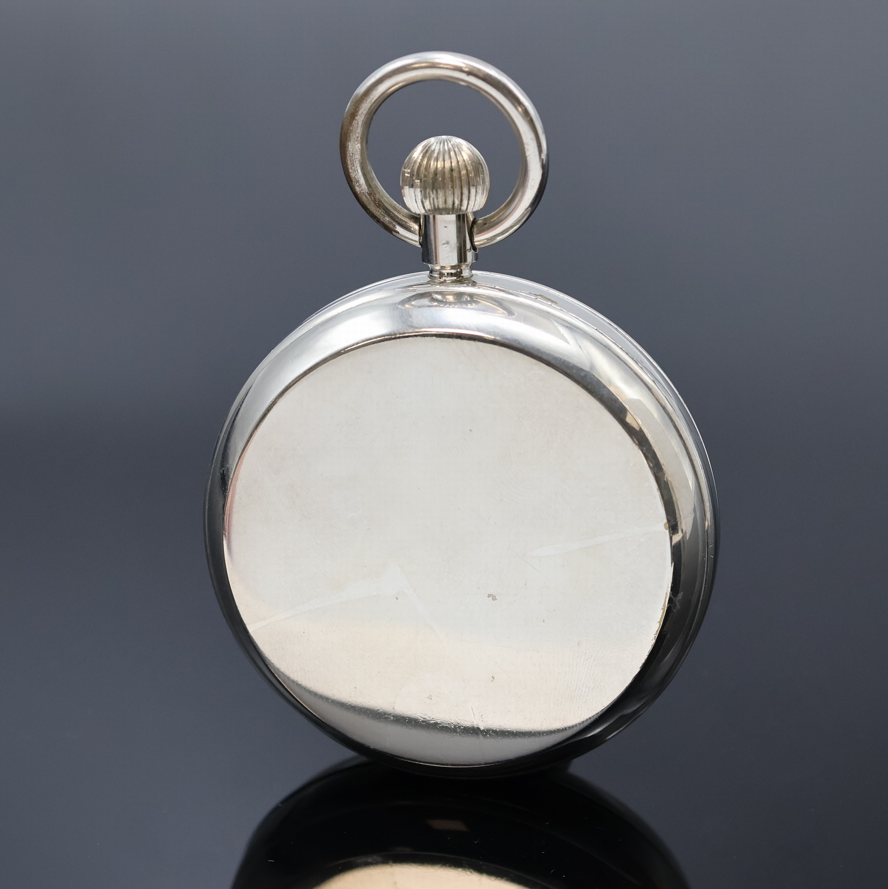 Detail a: 1. Moskauer Uhrenfabrik große B-Uhr im vernickelten Gehäuse, UDSSR um 1977, glattes Geh., Boden u. Glasrand aufgedr., silb. Zifferbl., arab. ...