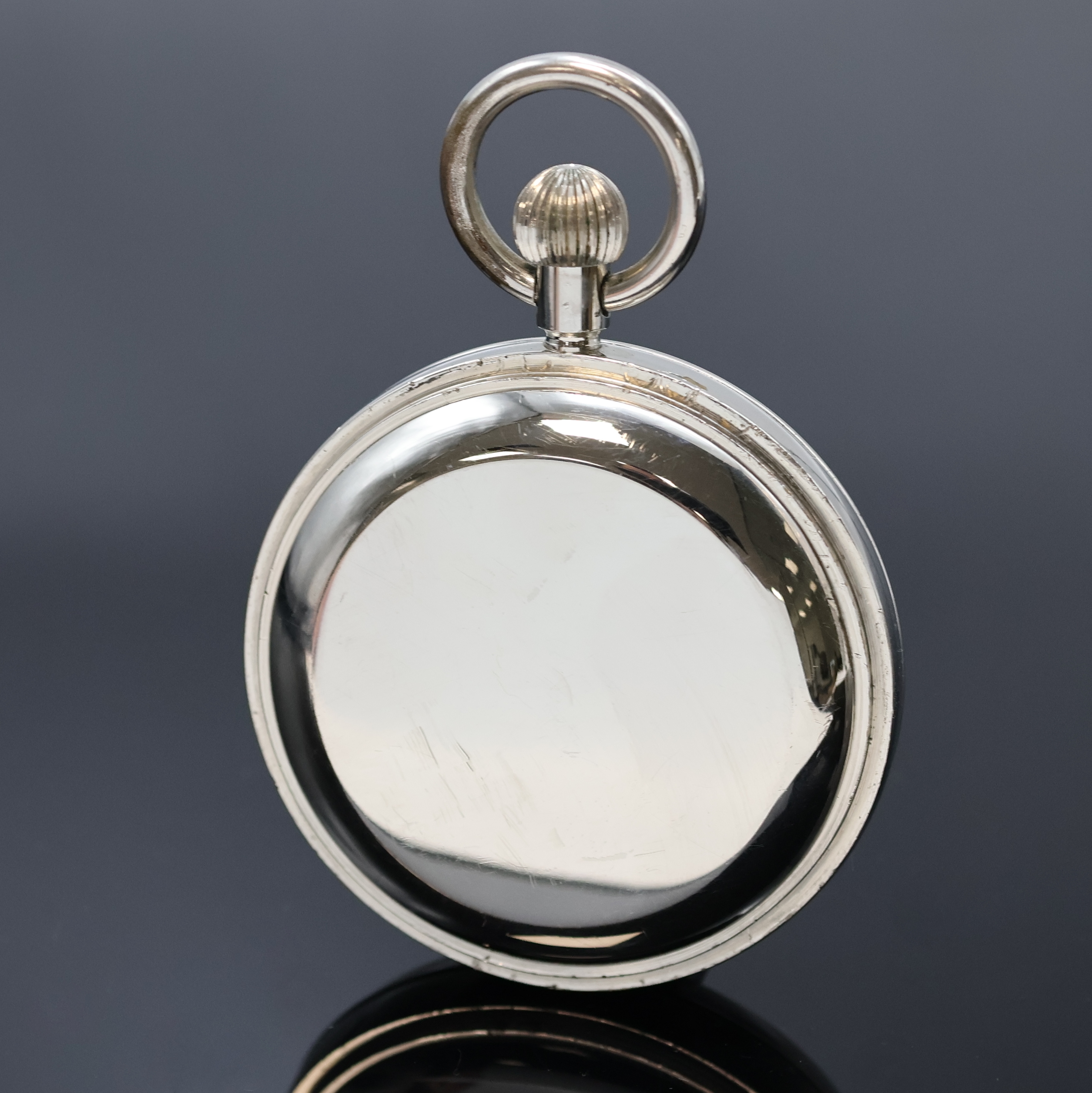 Detail b: 1. Moskauer Uhrenfabrik große B-Uhr im vernickelten Gehäuse, UDSSR um 1977, glattes Geh., Boden u. Glasrand aufgedr., silb. Zifferbl., arab. ...