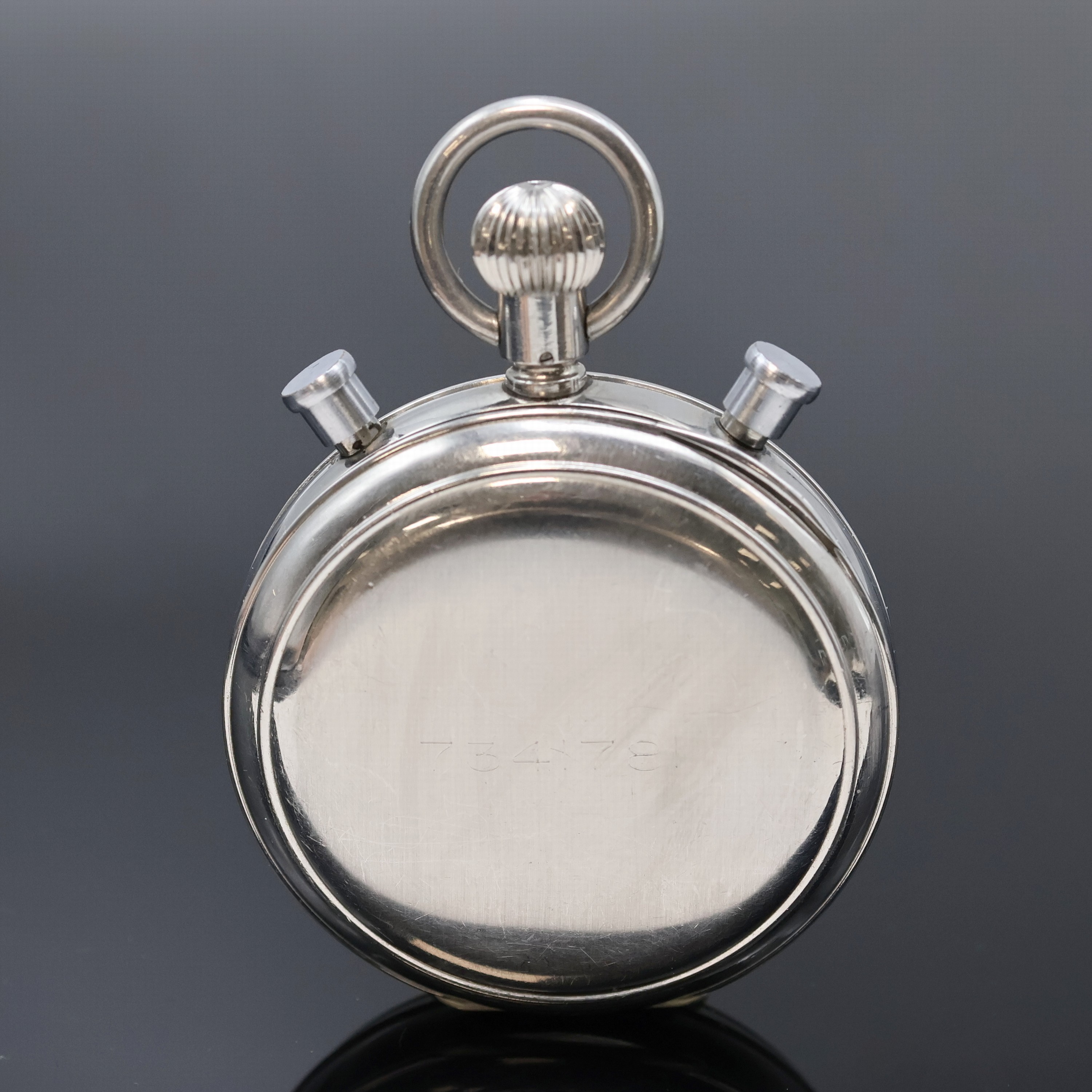 Detail a: LONGINES große 1/10-Sekunden-Stoppuhr mit Rattrapante in Stahl, Schweiz um 1947, Scharniergeh. m. aufgedr. Glasrand, rücks. grav. Werknummer, silb. ...