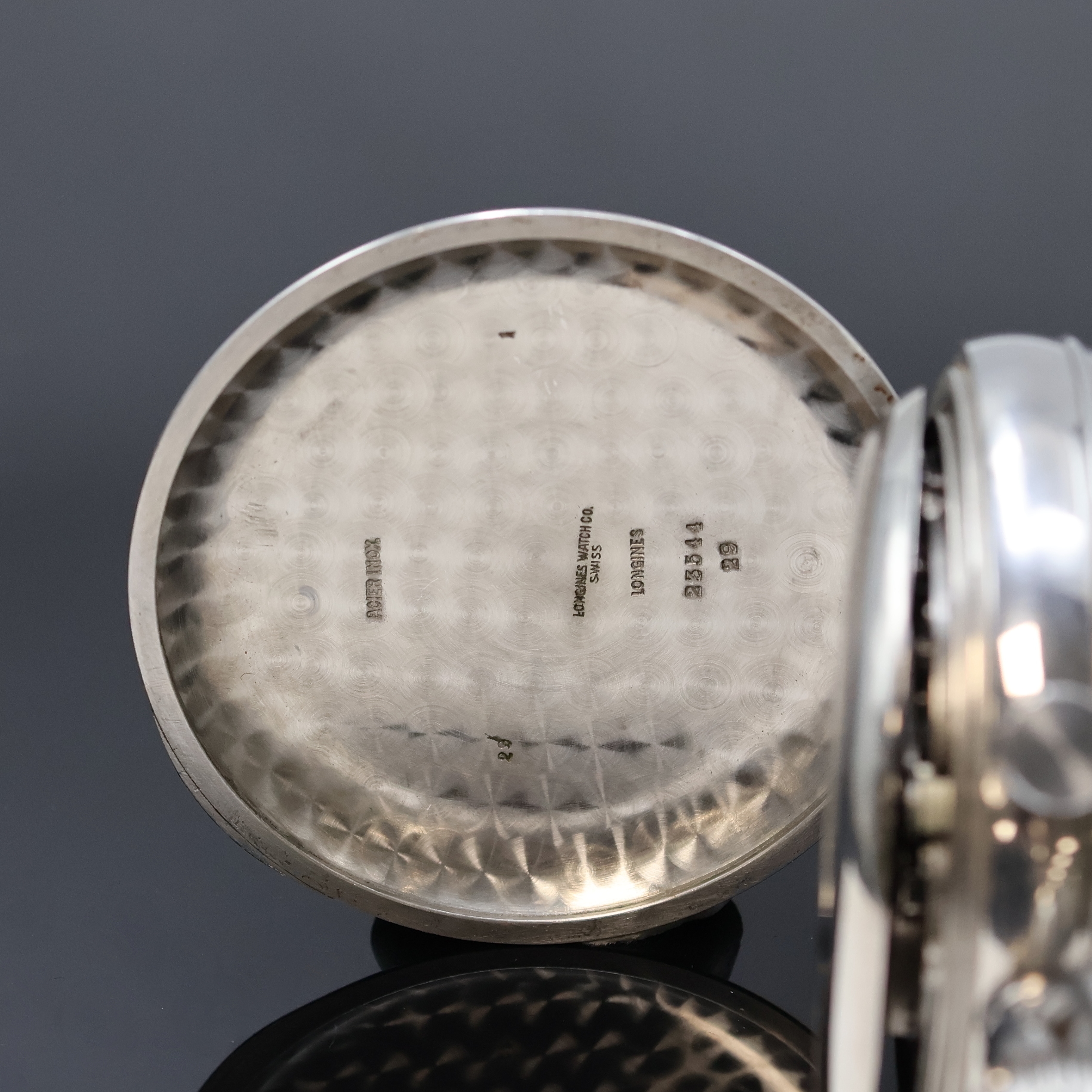 Detail b: LONGINES große 1/10-Sekunden-Stoppuhr mit Rattrapante in Stahl, Schweiz um 1947, Scharniergeh. m. aufgedr. Glasrand, rücks. grav. Werknummer, silb. ...